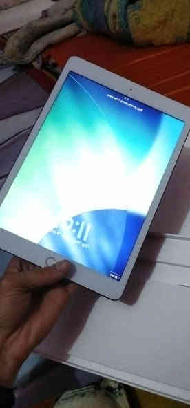 الايباد 9 ذاكرته 64
بطاريته 89 
مبدل فقط حساس 
سعر 150 بيه مجال قليل
مكان ناصريه مركز يم جامعة العين 
***********
