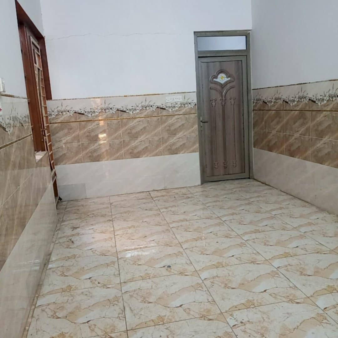 بيت للايجار مساحة 100 متر حي الانتصار شارع 60 مقابل جامع الغرباء للتواصل ***********
