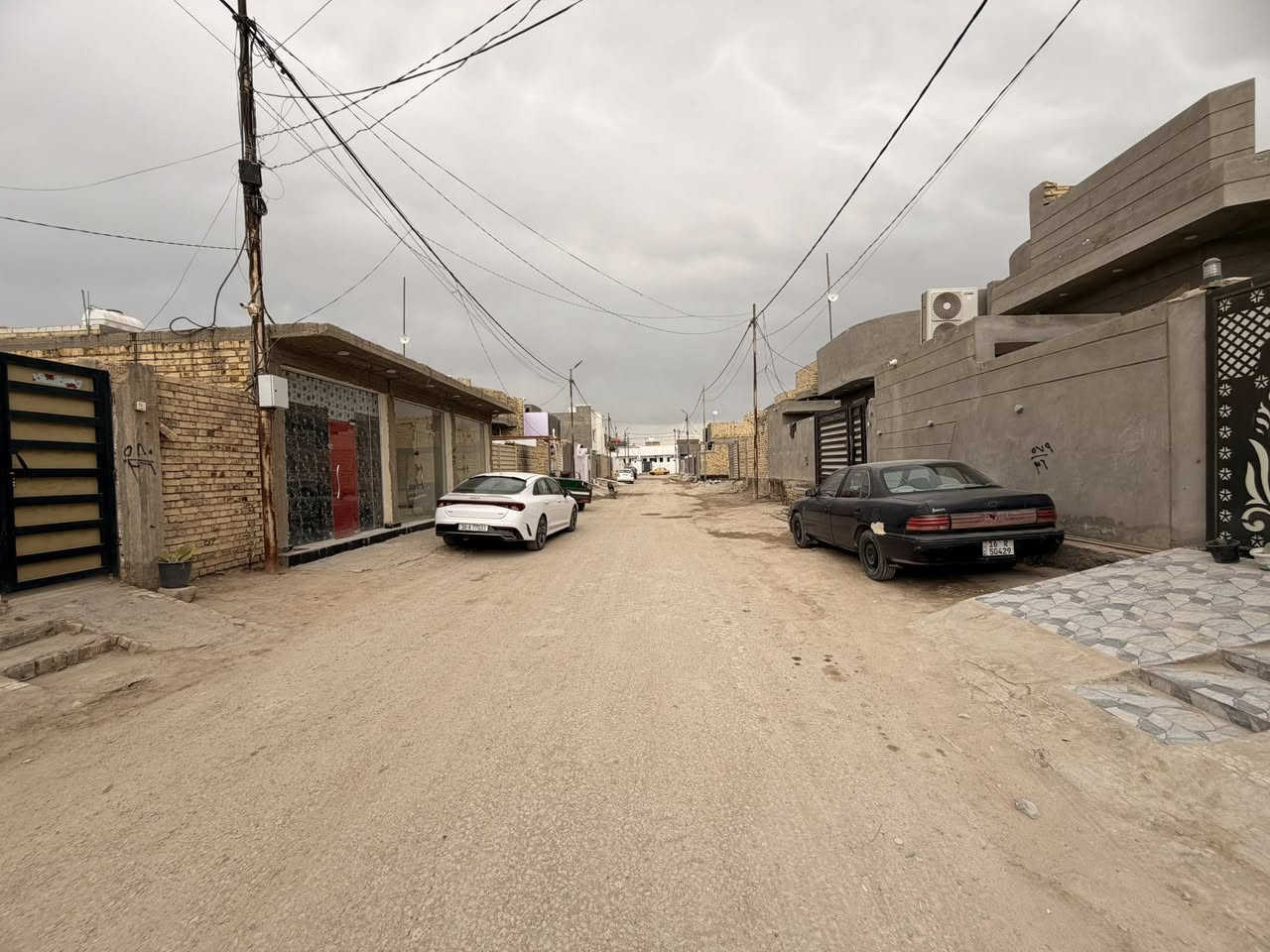 🛑 دار سكني  للبيع 🛑 
المنطقة : توحيد🚩 بناء حديث
اقرب نقطه ؛قرب سكه القطار
المساحه :  200✅   واجهة 10
التفاصيل :  طابق واحدكونكريت مسلح
    
الطابق الاول🛑 غرفتين وصالة ومطبخ وبارد وصحيات داخليه وخارجيه وستقبال 

للاستفسار 
     مراجعة مكتب رسول الوزني للعقار  
الديوانية . حي الحضارة بداية شارع اسواق طيبة
 للمعلومات ولمزيد من التفاصيل ⬇️
       مراسلة الصفحة  
      او الاتصال
***********
