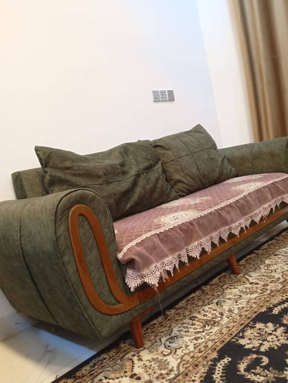 سلام عليكم ورحمه الله..تخم شغل اربيل درجه اولى  ١٠ مقاعد مابي اي ضرر  ماعدى اكو  مكان بي حرك صغير  بصفحه  والباقي كلشي مابي ومصارله هواي من اخذته والله .. مكانه خالص بدايه قريه دليم...سعره //٤٠٠ بي مجال حك جيه مو اكثر تجي وتشوف نظافته واني خادم.تحياتي  لاستفسار على خاص او الاتصال ‏‪***********‬‏
