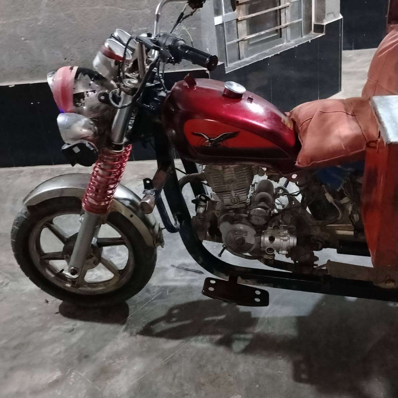 مكلف ستوته للبيع موديل17 محرك 150بلادي شغاله  مال جناي اوراق كامله ومكمركه السعر 800بي مجال العنوان زويه البونمر  ***********
