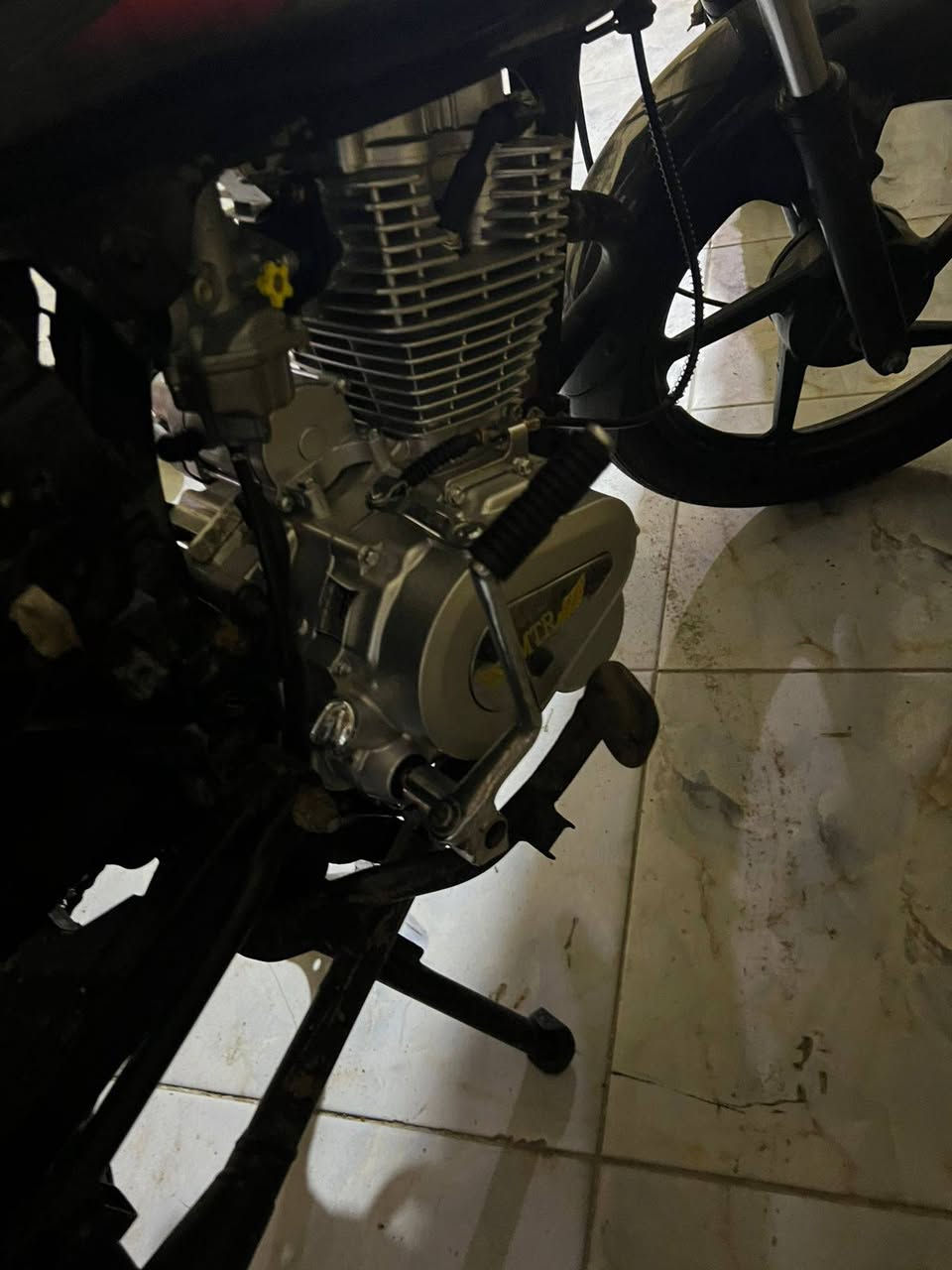 دراجه بوكسر البيع مديل 21 رقم وسنويه
ثاني تحويل بسمك مكينه مال ستوته بعده بدهن شركه برقي ما مفتوح بيه دراجه 
رقم الهاتف *********** 
العنوان العاليه البصره
السعر 1500
