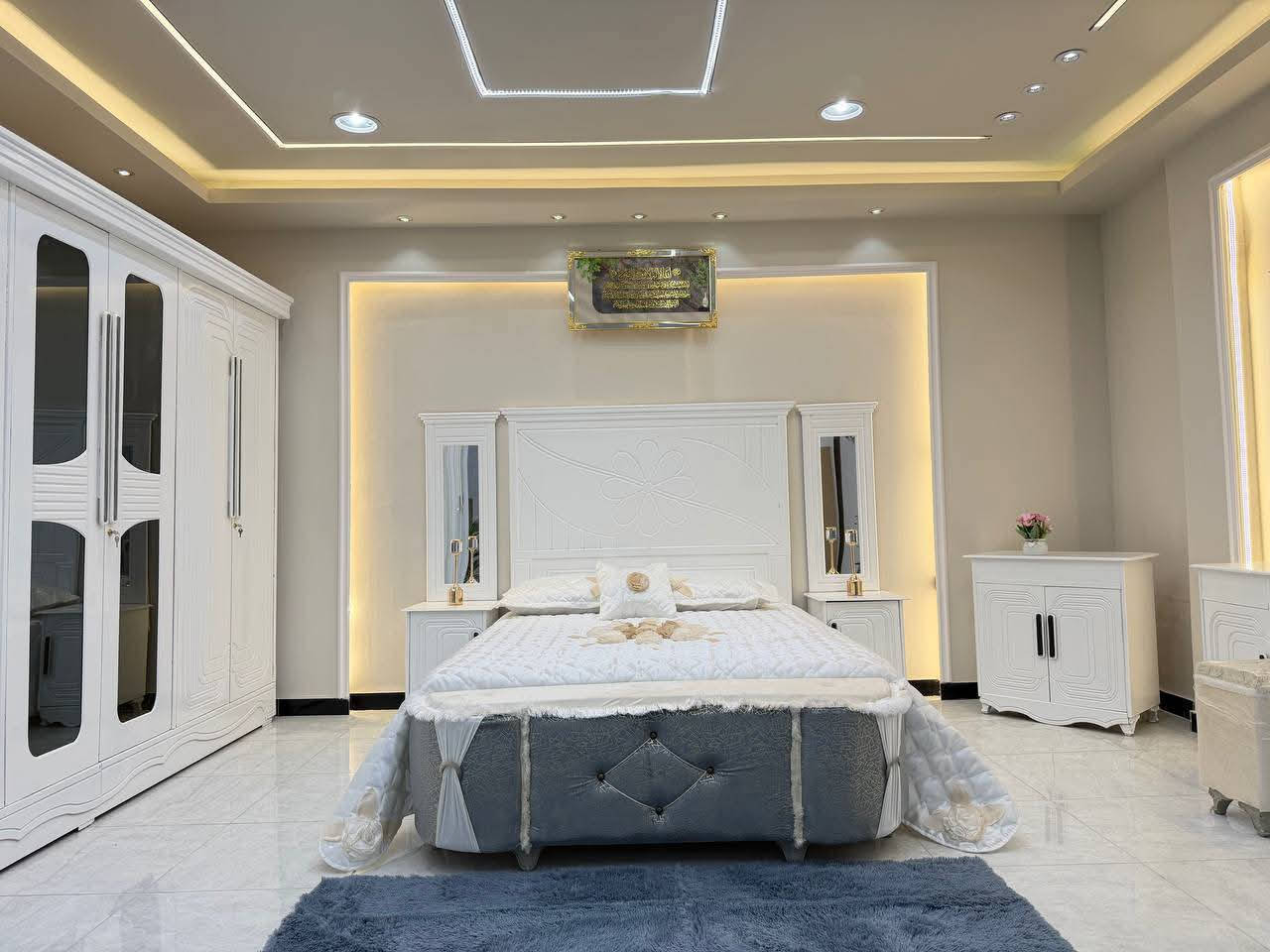 غرفة نوم نجارة عراقية وبتصميم تركي 
تتكون من 9 قطع 
صبغ حراري مرمري 
الخارج 4 ملم MDF
والداخل 3 ملم معاكس ابيض طبيعي 
النرمادة شريطية على طول الباب 
الكنتور نظام قفايص فتح وشد 
عرض الكنتور 3 و20 سم
ارتفاع الكنتور 2 و40 سم
السرير بلوك ٦ ارجل بلاويد
طول السرير 200 سم 
عرض السرير 160 سم 
الضهر براغي
✅سعر الغرفة مليون دينار عراقي 

 إضافات حسب الرغبة
✅دوشك طبي درجة اولى سعر / 150
✅شازلون سعر 50 الف 
✅️طابورية 30 الف 
#غرف


**إذا كنت صاحب هذا الإعلان وتريد حذفه لأي سبب، رجاءا أرسل رسالة إلى الدعم الفني**