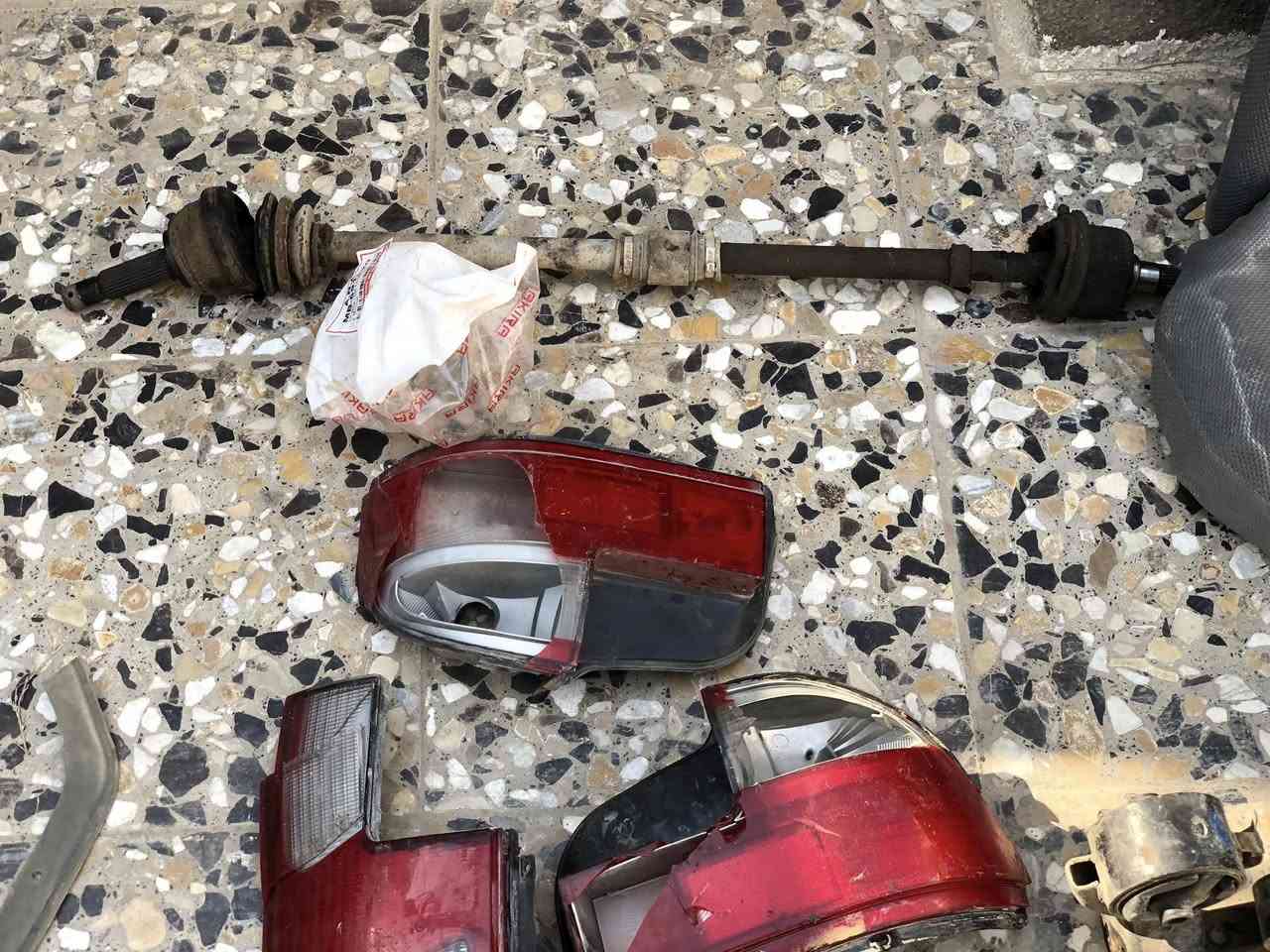 السلام عليكم جميعاً 
يتوفر كشنات بروتون مع درايمشفتات كامل واذا عندك لايت مكسور هم عندي لايتات بس لحم يحتاج مع اذاين محرك بحالة جيدة للتواصل***********
