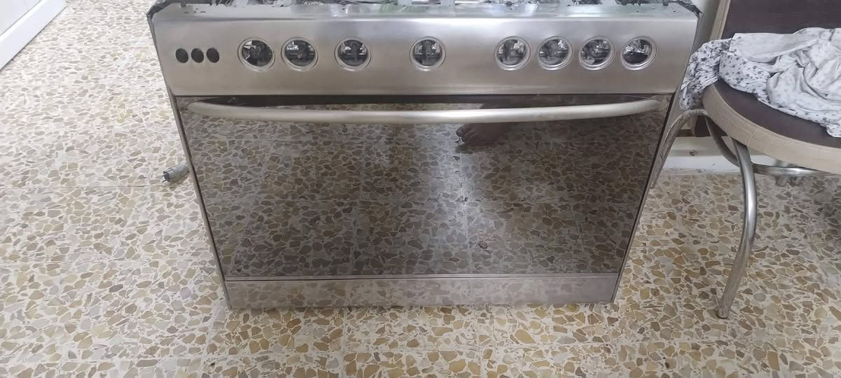 طباخ عشتار كلو شغال نضفه فول ايمن وادي حجر *********** السعر 150
