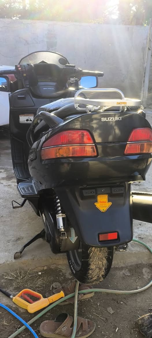 سلام عليكم
سكاي ويف ٦٥٠ 

دراجة بلادي مال رمبة

كهرباء كلها شغالة

محرك طياره 

بوار مود شغال

كير اوتو +تيبيترونك

مكفولة 

نظام ضؤء اوروبي

ويل نضيف جدا

تيرات نضيفات

متواجد على الرقم

سعر 16

مكاني كربلاء 
***********
