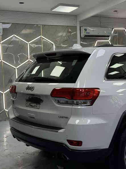 جيب كراند شيروكي لمتد بلاص ٣ شاشات 
خليجي ٢٠١٩   
مكفولة ماعدا بالباب الخلفي بيها صبغ قليل وتكحيلات الدعاميات ملاحظات بسيطة
ماشية ١٠٠،٠٠٠ كيلو متر نظيفة جدا سعرها ٢٩،٠٠٠$ مكانها بغداد حي الخضراء 
للاستفسار الاتصال 
***********
***********
