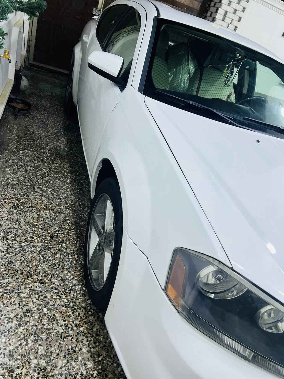 سلام عليكم دوج أفنجر مديل 2013 سيارة جديده وحلوه مكينه كير خير من الله تبريد تتفئه كله شغال فول مواصفات عدا البصمه راداد امامي جانبي مكينه 2400 سياره بيها صبغ جاملغ وبنيد مكان كربلاء السعر 85 تلفون ***********
