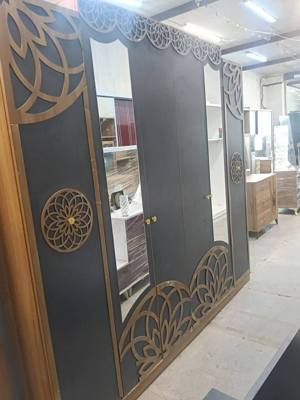 غرفة نوم مستعملة🇹🇷
 نضافة 95 ٪💯فول نضافه
عدد القطع /6
نضام /ابؤاب💢
سعرها/475/500💸
شد ونقل داخل بغداد مجاني🚛
يوجود توصيل محافضات 🚛


**إذا كنت صاحب هذا الإعلان وتريد حذفه لأي سبب، رجاءا أرسل رسالة إلى الدعم الفني**