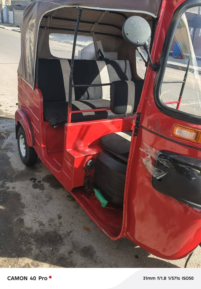 السلام عليكم 
18 رقم وسنويه 
تكتك شوفت عينك 
لتجي دكلي شبيه مابيه 
مكينه حلوه وناعمه 
تكتك كشره حلو 
مكاني حسينيه الراشديه
***********
