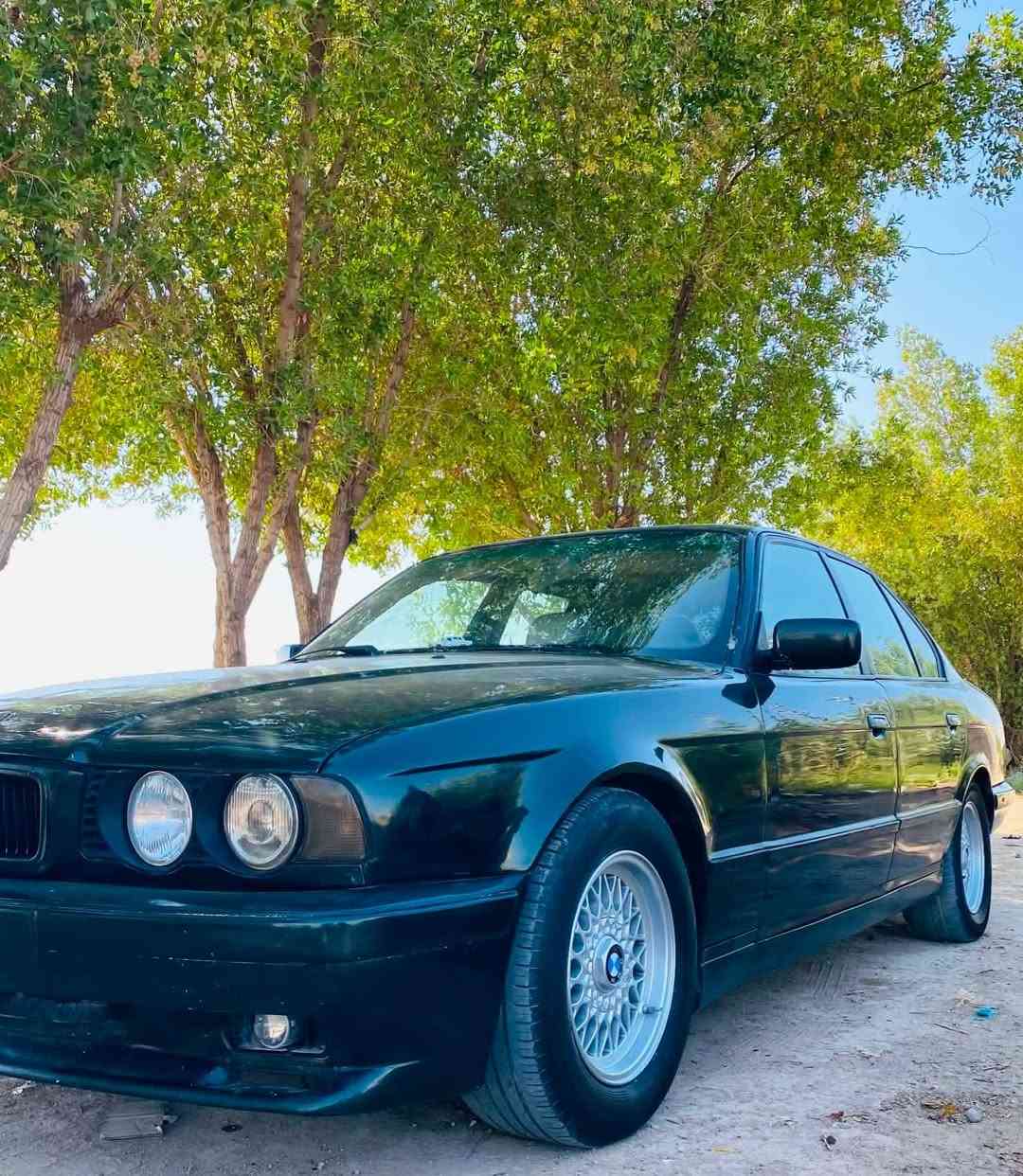 سلام عليكم
للبيع BMW حجم 525i مسكر عدل اصل
موديل 1991 كير محرك خير من الله 
صدر خلفي مامي جديد باتري جديد 
كهرباء كله شغاله مابيه كلوب طافي 
مكفوله من ضربه مصبوغه جمالية بدون قماره 
تبريد شغال ويا السويج ❄    بدون خياس سياره
شاشه 6 سماعات تخم ويل خلية حاوية 
سياره مال جناي تراي وين ماتريد
ملاحظه سياره صار عندي بل كير تخير بنمره 3 بس تمشي مامثره عليها شلعه ومعدل اكسن خفيف رون ناصي 
رقم بغداد شرط تحول /السعر 54 
مكاني بابل الإسكندرية ***********
