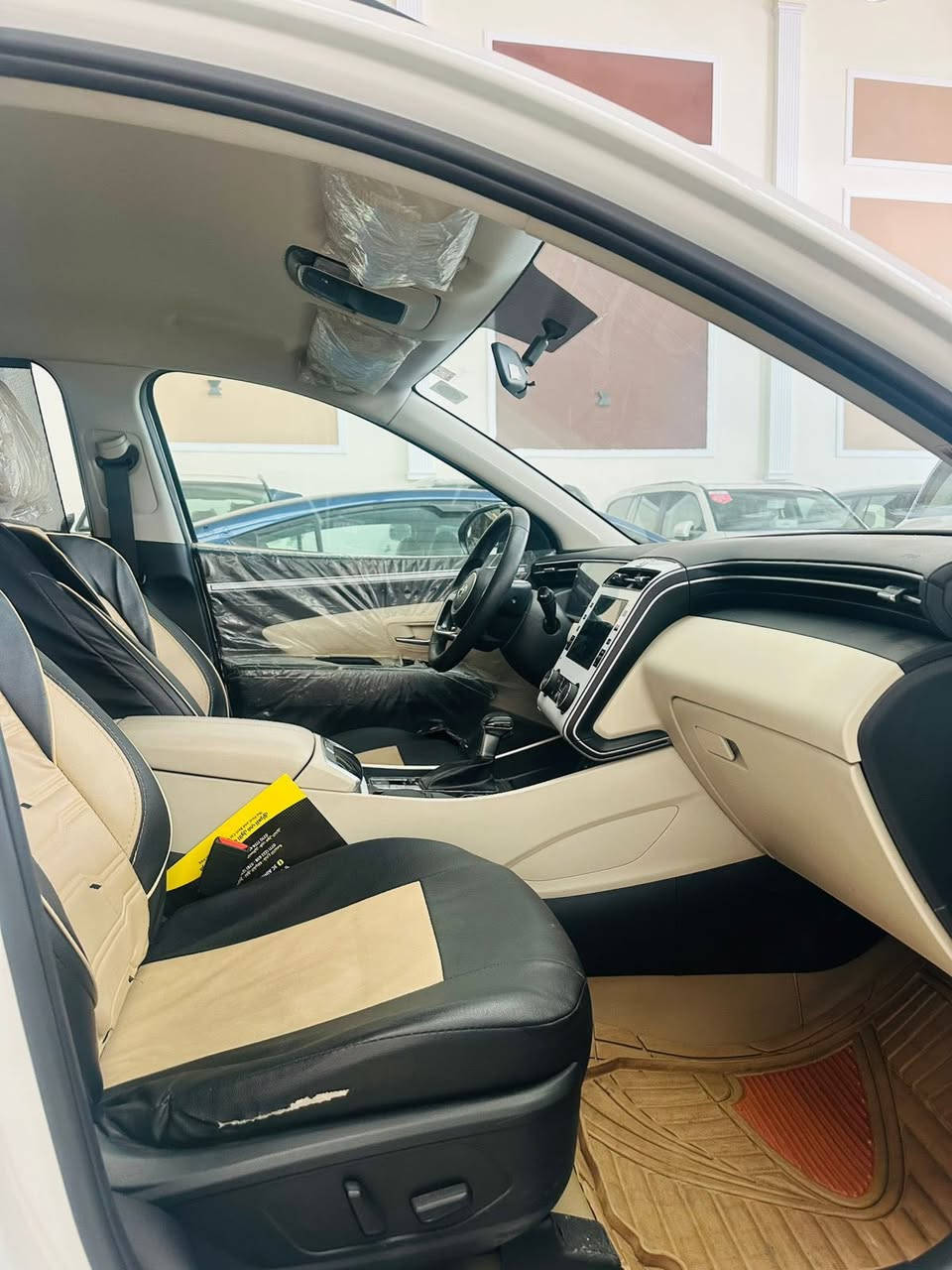 السلام عليكم
توسان 2024خليجي مكفوله كفاله عامه 
من الصبغ التبديل والبارد !
ماشيه 16الف فقط 
بسمي سنويه تحويل ثاني يوم مداور 
فول كشن كهرباء ثنين +مغلفه كشنات ارضيه سياره فول من عده البنراما 
مكان السياره \بغداد 
الرقم /***********
