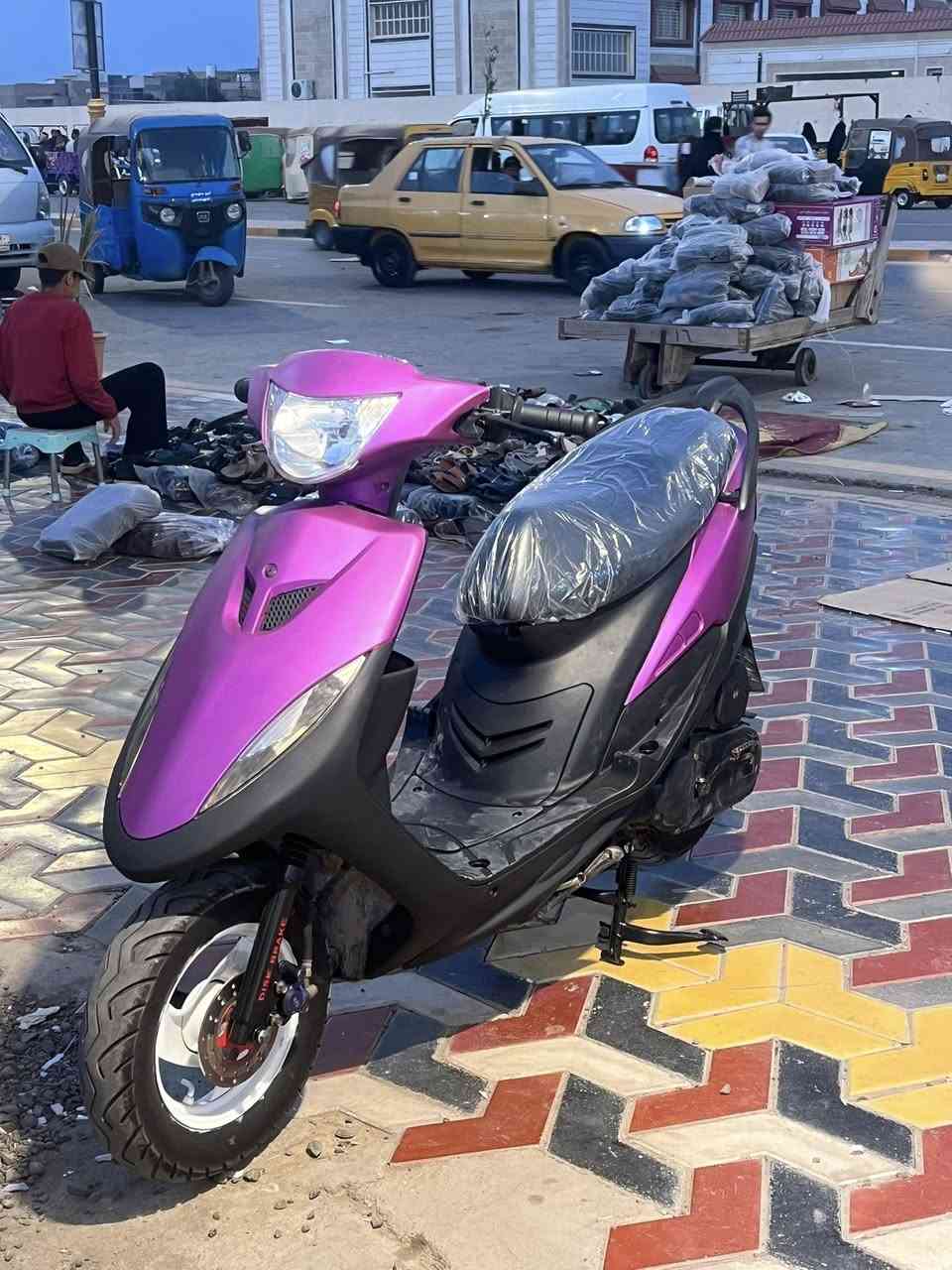 سلام عليكم ماكس عدله للبيع دراجه كفاله مال جناي غراضه البلاديه كلهه موجوده كفرات سوادات داخليه صالنصه جاهزه للاخير مامتعوبه سعر 800 مكاني ميسان العماره***********
