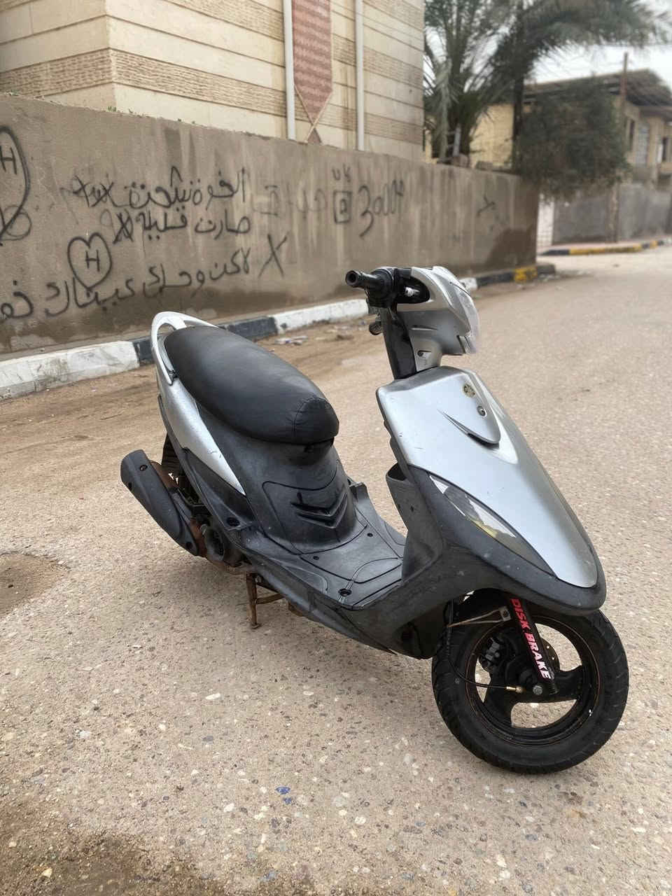 سلام وعليكم دراجه ماكس عدله للبيع بلاديه بوشه 49 كلشي شغال مابيها نقص السعر 725 وبيها مجال مكاني بصره الجبيله هذا رقمي ***********
