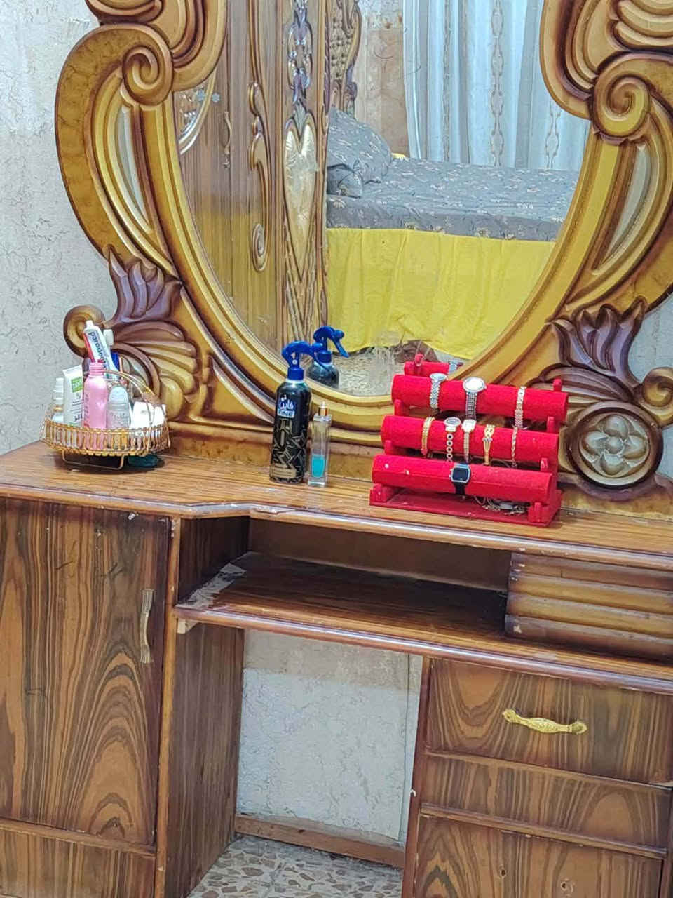 غرفه سوكيه نضيفه كلش سعرها 550 بيها مجال بسيط حك الجيه مكاني كوت الوافدين مستعجل على بيعته 
***********
