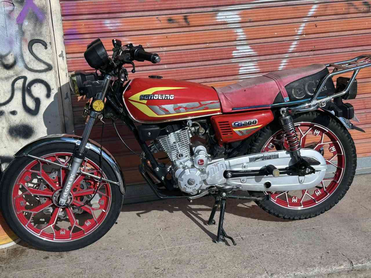 س ع دراجه سيفان 5 كير  2024 برغي مامفتوح بيه  جديده لوك منفيس اصلي كله كامله مكمله بصمه. كهربائيات كله شغاله  عل بلاد 
***********
