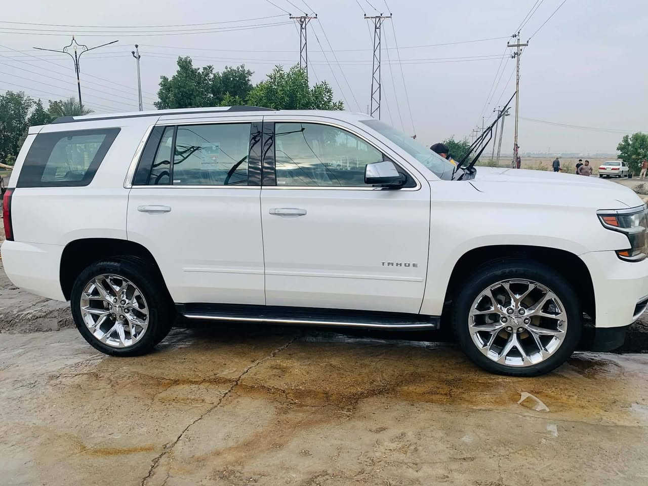 تاهو 2018خليجي بريمر ضوء القمر
خليجي رقم بغداد بأسمي    
فول مواصفات 

مواصفات السيارة 
داخل جلد قرميدي
سلايد روف
كراسي امامية كهرباء 
كراسي هزار عند اقتراب السيارة من اي شي 
كراسي امامية  خزن ميموري 
كراسي امامية تدفئة و تبريد 
كراسي خلفية كهرباء و تدفئة
تحكم بالتبريد خلفي شاشة
شحن الهاتف لاسلكياً
رادار
كروس سرعة
داتا شو DATA SHOW
خمس بصمات
فول تحكم استيرن
استيرن كهرباء
استيرن تدفئة
شاشة عرض الاعطال
ثلاجة
صندوك كهرباء
فتح صندوك تلقائيا عن طريق القدم(صندوك جلاق)
نظام السير على الخط
كير اوتو و عادي
حساس امامي خلفي
نظام تحكم بمستوى الضوء الداخلي
مانع انزلاق
منضومة زنون عالي ناصي 
تحكم كهربائي بالبريك والبانزين
فور ويل
شاشة امامية كبيرة 
شاشة خلفية 
كامرة خلفية 
تشغيل عن بعد
قاصة سرية
اشاير بالمري
مري كهرباء(شفط)
وياها تخم بردات 
صدر كير محرك  كفالة
اي ستفسار اتصل 
***********
***********
