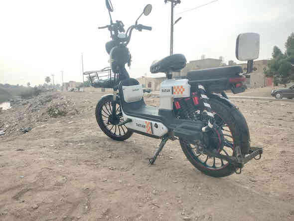 دراجة شحن للبيع 2025 حجم 20 ملف 1200 بطاريات جدد اليوم شادهن اخذتهن ب125 الف نظافة فول كلشي شغال علفحص وياها سويجين وبصمتين وشاحنتها الأصلية تقطع 30 الى 40 كيلو بالشحنة اذا اقل ترجع.

تواصل  خاص او واتساب *********** 
السعر 390 بيها مجال للشراي
