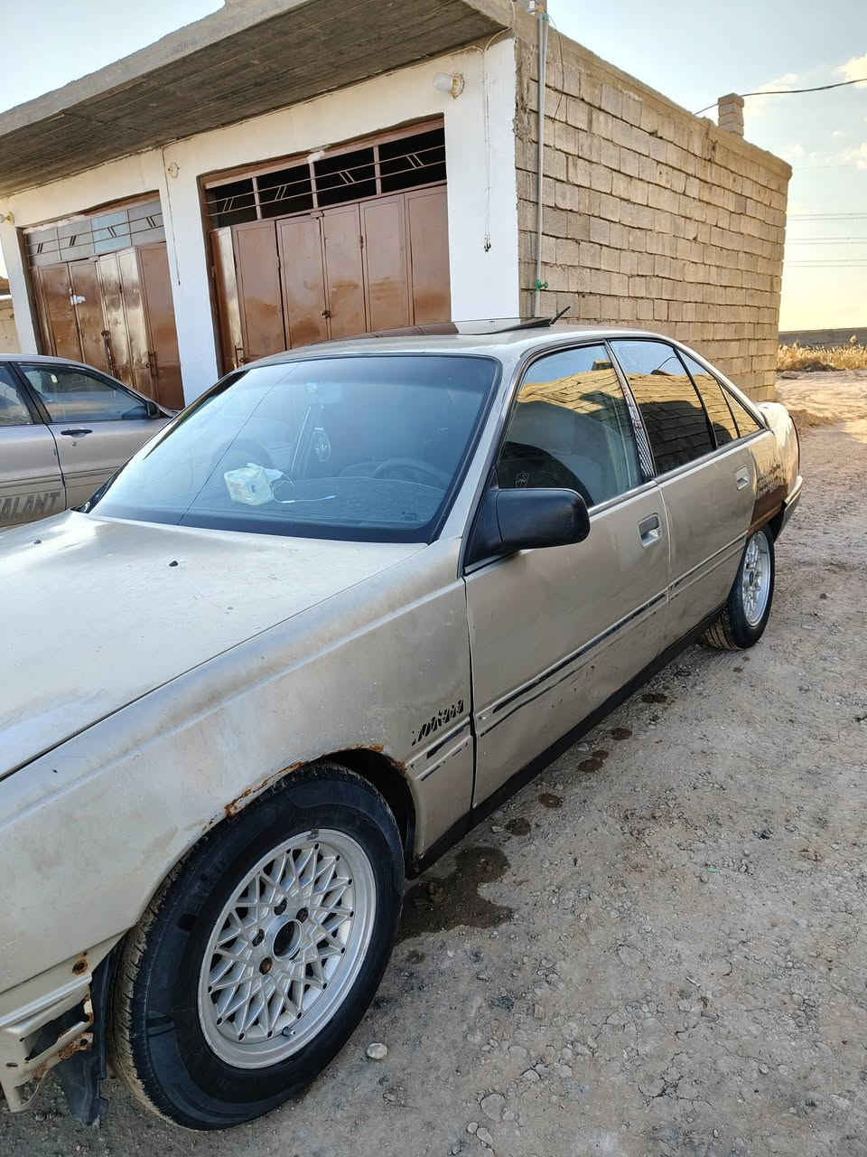 سلام عليكم. ))اوميكا مديل 89 كير ومحرك بطه المحرك بي بكن بس م̷ـــِْن شغل يطلع صوت شويه ويروح) )كير شرط) )تخم تاير وتخم ويل جدد) صدر امامي خلفي جديد) الكاعيه جلد جديد مسوي ) تخم بطاين وتخم كشنات كهربائيات شغاله هورن بوش السياره عايزه صبغ) )) رقم صلاح الدين الماني البسمه السنويه  يحول م̷ـــِْن الصبح مايطلب عليه الف يريد يحول مايسوي وكاله سنويه بعد 4 اشهر يله تنتهي.  )))) مكاني سامره) سعره 18 بيه مجال  ) رقم ***********
