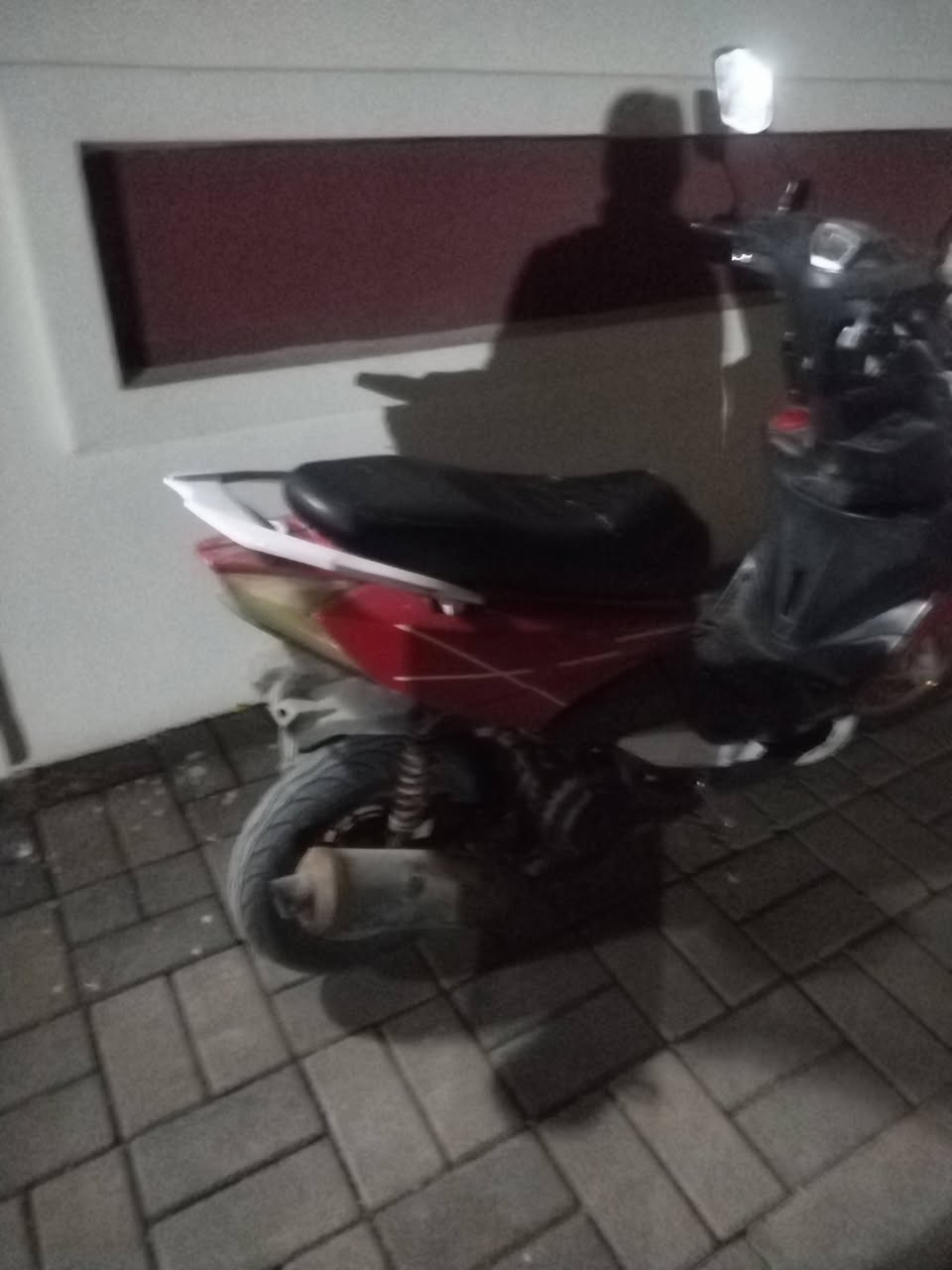 السلام عليكم دراجه للبيع بالرمادي شارع 40 ملعب الصوفيه السعر 185 واللي يريد يتصل على هذا الرقم *********** اذا كم راس الرابس
