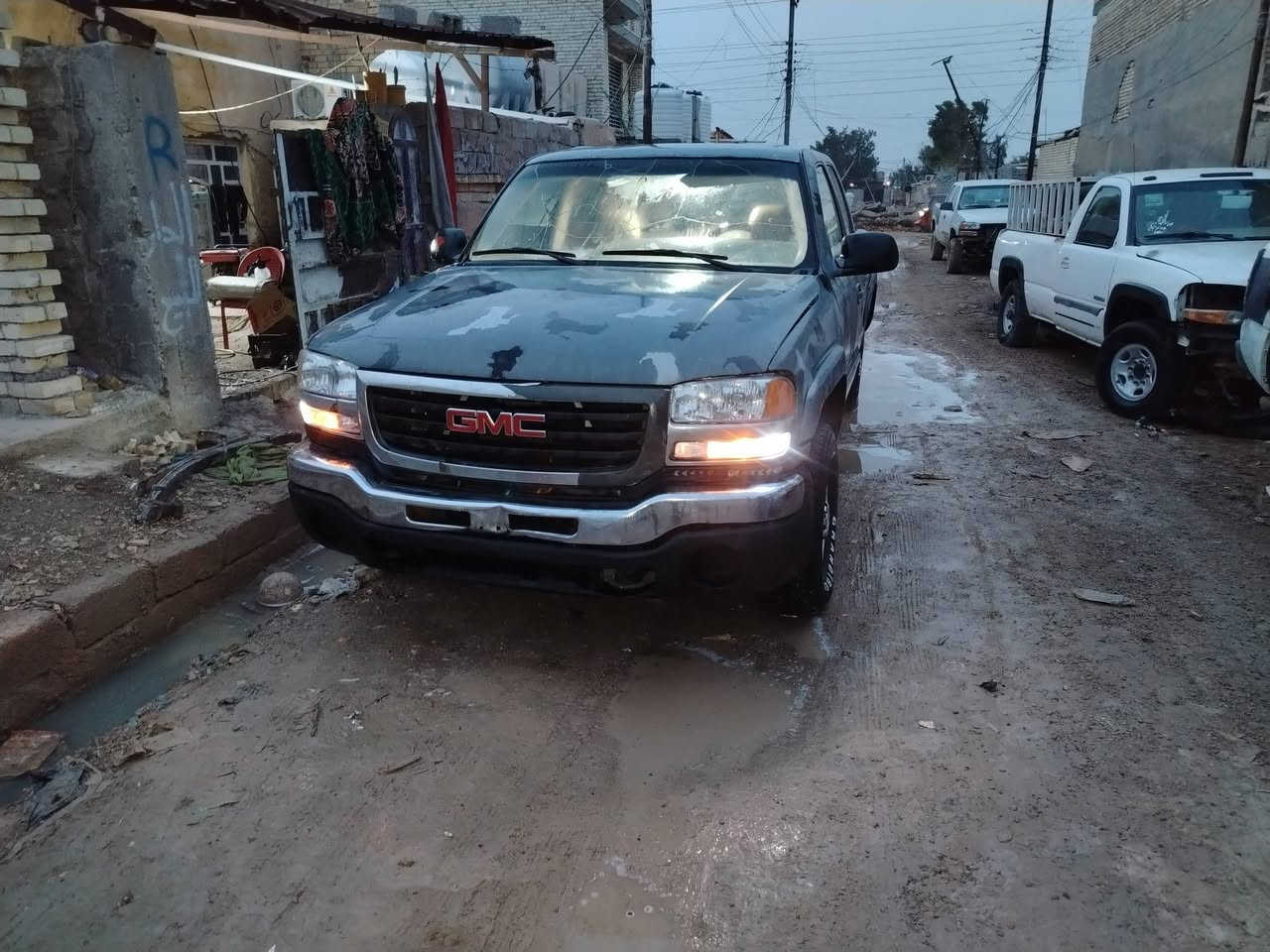 السلام عليكم للبيع جمسي سيره ٢٠٠٣ بدي قصيرمزاد سياره تبريد شغال تتفه دفع رباعي شغال سعر ٣٥ بيع فقط مكان بغداد ***********
