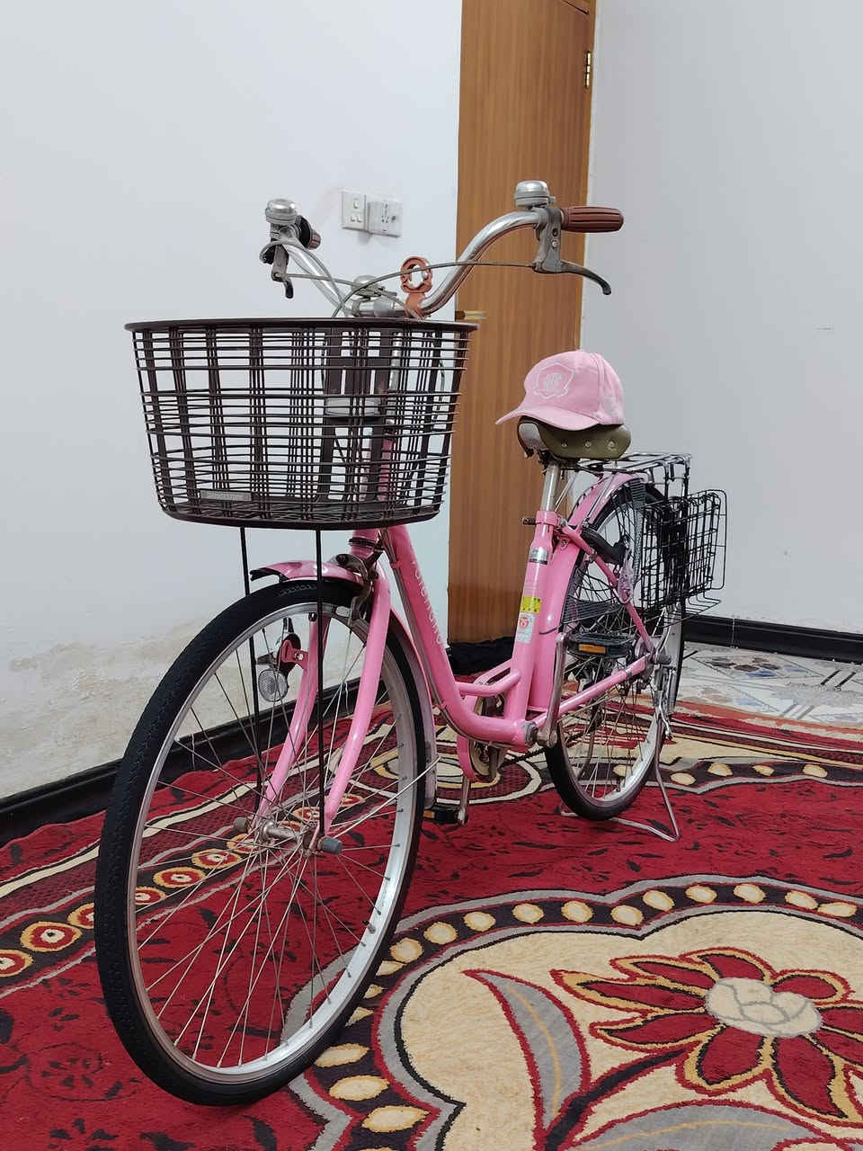 من رخصه صاحب الكروب السلام عليكم بايسكل رنبه للبيع مستخدم قليل كلُش استخدامي الشخصي نضافه 90%100 لشه المنيوم عكرب 6 نمره يتحمل وزن للـ 170 كيلو حجم 26 بايسكل ابحاله الرنبه تاخذه ما تصرف عليه ربع مكاني بغداد الدوره ابودشير سعر 125 و بي مجال رقمي *********** متوفر واتساب و اتصال على الشريحه
