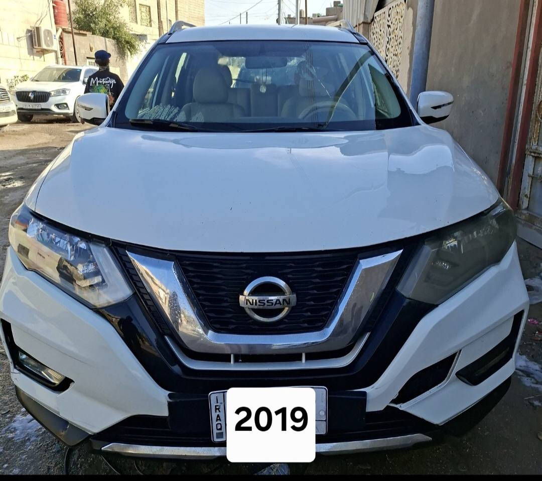 نيسان اكستريل خليجي مديل 2019 مكفوله رقم بعداد محرك 2500 مكفول تبريد تدفئه كامره خلفيه اشارة ترحيب جانبيه فقط بيه كم شخط بالباب مكفوله من الصبق والسونار موضح مكانه البصره  والسعر جدا مناسب ببع مستعجل  165 وبيه مجال قليل  ت***********  اعتذر من الرد على التعليقات  وبدون مراوس
