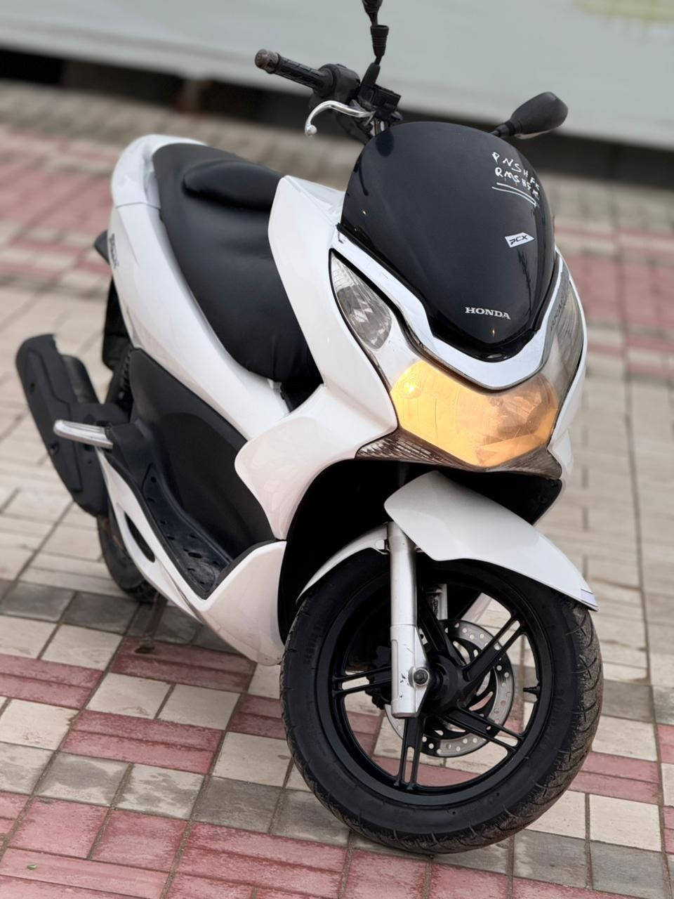 السلام عليكم للبيع دراجه pcxجيل الاول موديل 18 ماخذها رمبه الدراجه على  ايدي حجم مكينه 150ياباني الاصلي دراجه جديده كامله أستان كهربائي حساس ازدحام ٢حرف A الدراجه مكينه لوك شلعه معدل دراجه جديده بمعنئ الكلمه واحلا من الصور  دراجة مكينه مكفوله اي نقص مابيه
السعرمليون 350 وبية مجال 
*********** العنوان الكرخ شارع حيفا قرب جسر باب المعظم
