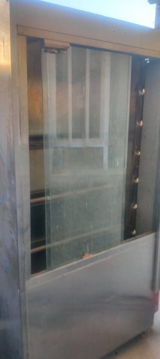 للبيع
***********
شوايه دجاج  كرل بركر وشوايه كص وفتاجه عجين وكابسه صاج
