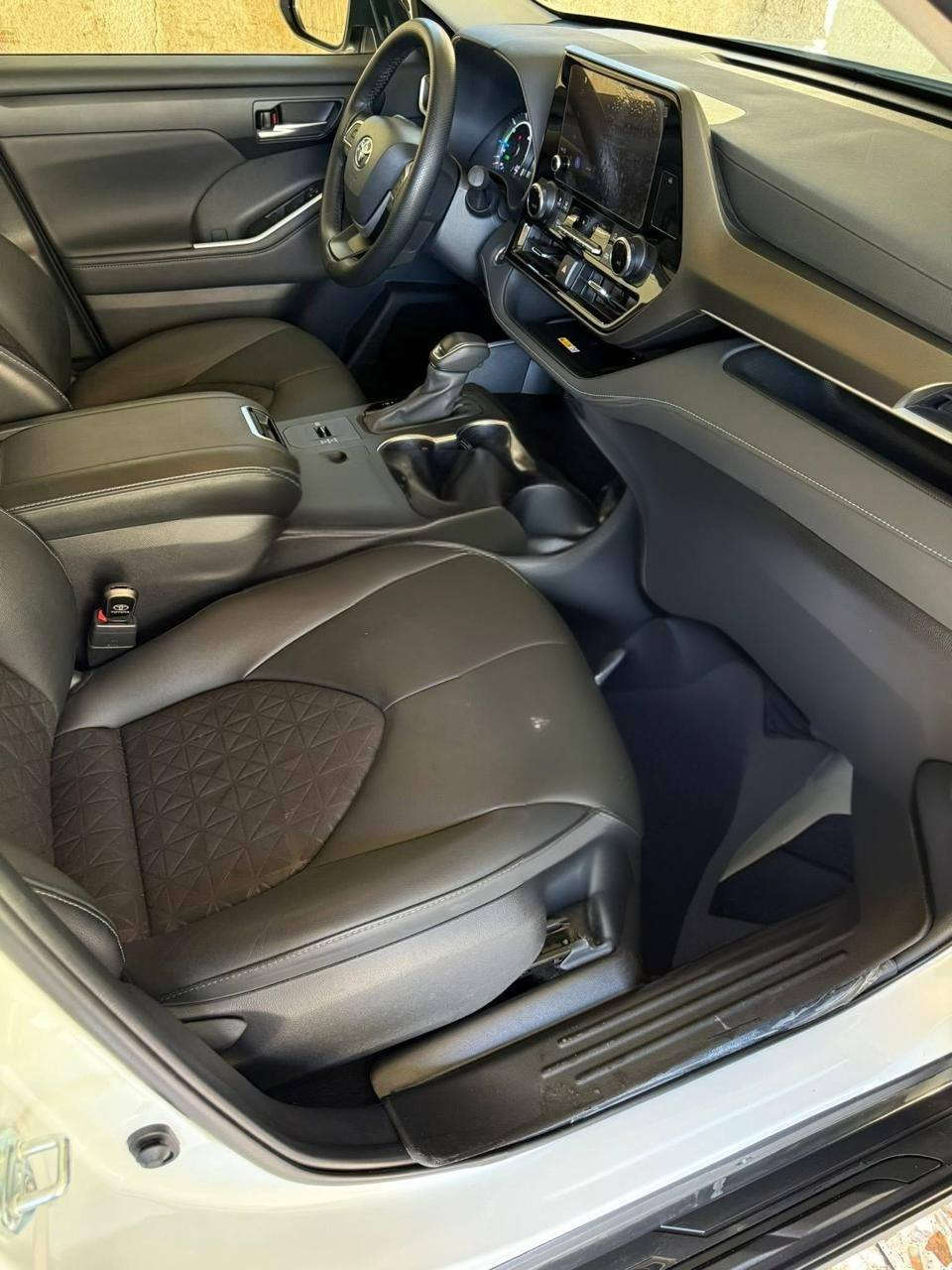 تويوتا هايلاندر بلاك ادشن 2024 خليجي ضمان شركة ساز  يعني لا صيني و لا سعودي يختلف
ضمان 8 سنوات وصيانة مجانيه لمدة سنتين شامله دهن وفلاتر
رقم بغداد بأسمي 
هايبرد ماشية 19 الف  قابل للزيادة 
فول مواصفات GLE  بلاك ادشين
فتحة سقف / تشغيل بصمة 
صندوق كهرباء 
أنظمة قيادة 
حساس امامي خلفي 
كشنات جلد وكشن السائق كهرباء 
ويل اسود مري شفط اسود 
بردات ابواب 
شاحن وايرلس 
مرايا تعتيم 
بعد بيها مواصفات واضحه بصور 

سعر السياره 60.000.000 مليون وبيها مجال
الأعزاء؛ عاجبك السعر اتصل معاحبك اترك المنشور 
***********  اتصال أو واتساب
