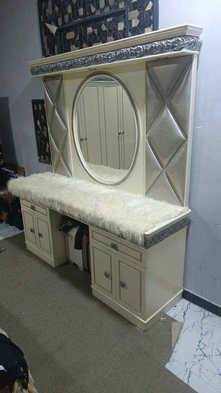 غرفه مستعملة قليل جدا للبيع للاستفسار الاتصال على الرقم
***********
