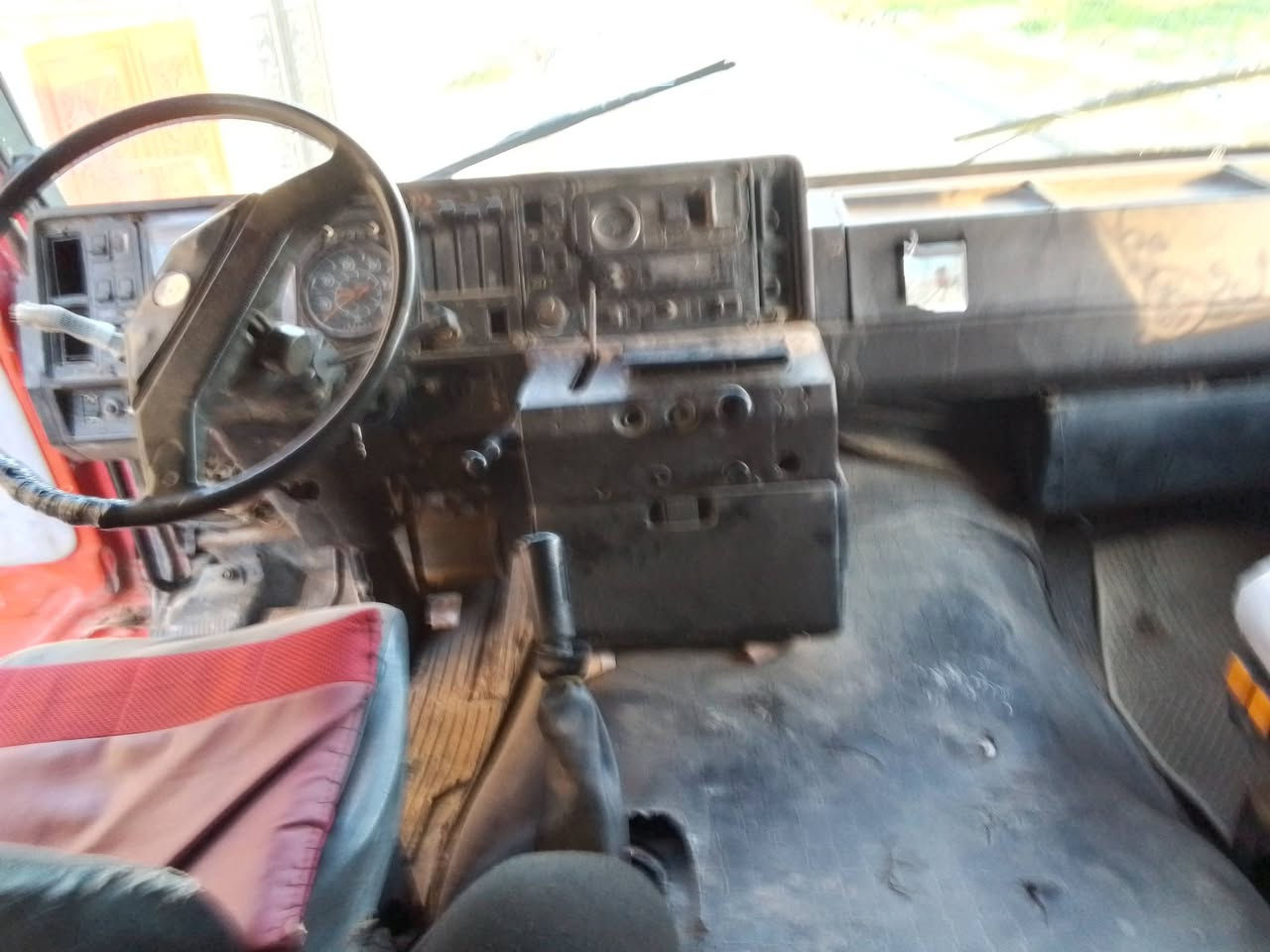 سلام عليكم  للبيع سكاني محرك طنعش ونص  رقم نينوه سنويه يله 29حصه كاز  سياره بيه فطر بل شاصي مديل 1991 شرط تحويل    سعر  135 رقم  الهاتف  ***********
