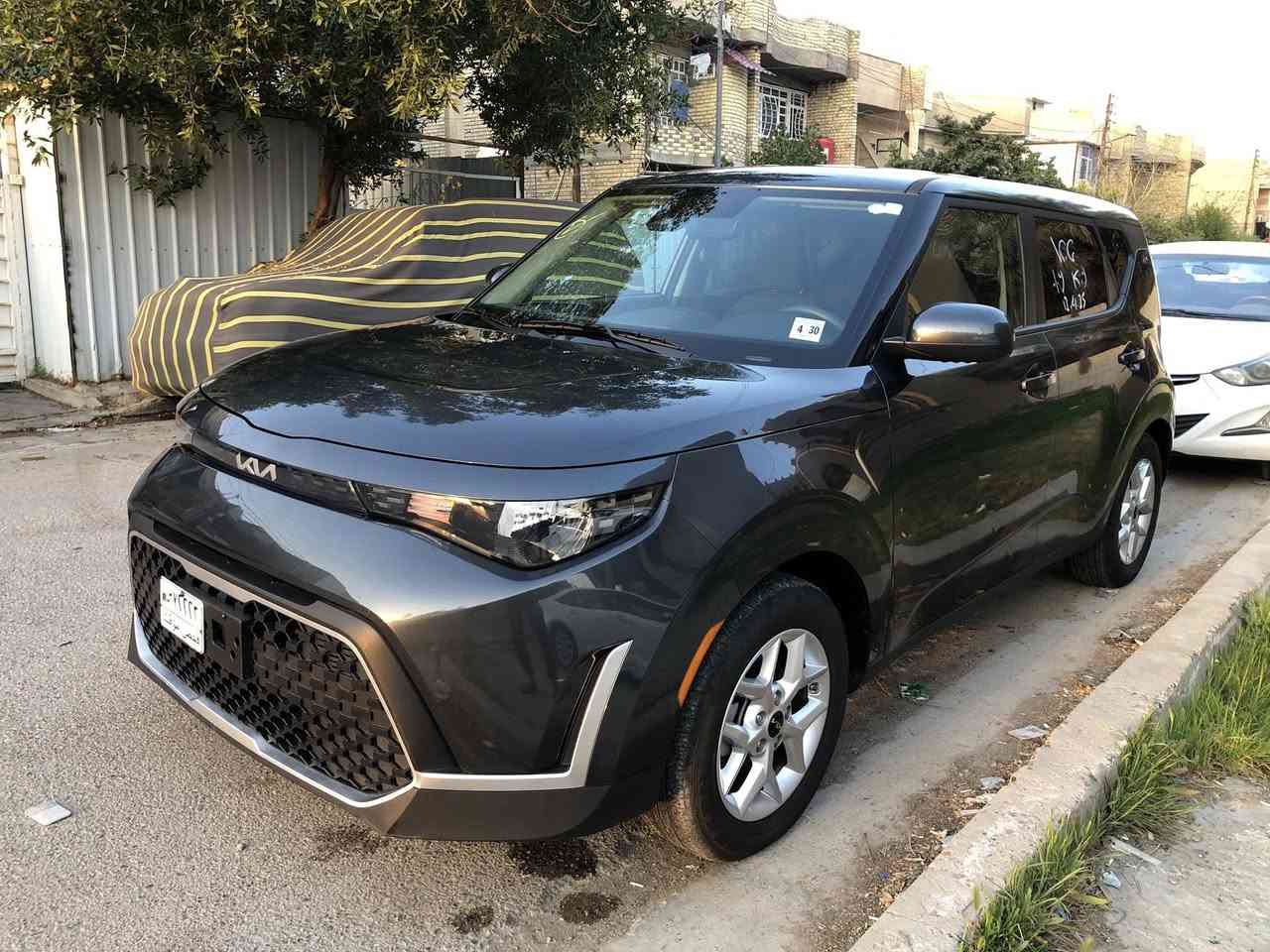 سلام عليكم للبيع كيا صول موديل 2025موصفات Lxودار جانبي ونادر امامي تحكم ستيرن جهتين كروز سرعه محرك 2000 دوش حادث السيارة تبديل قبق الجنطه نفس الاون بجم كبس بدون ايرباك السيارة ماشيه 6000 مايل بدون رقم المنفيست بسمي السعر 145 وبيه مجال مكاني بغداد حي الجهاد رقمي ***********
