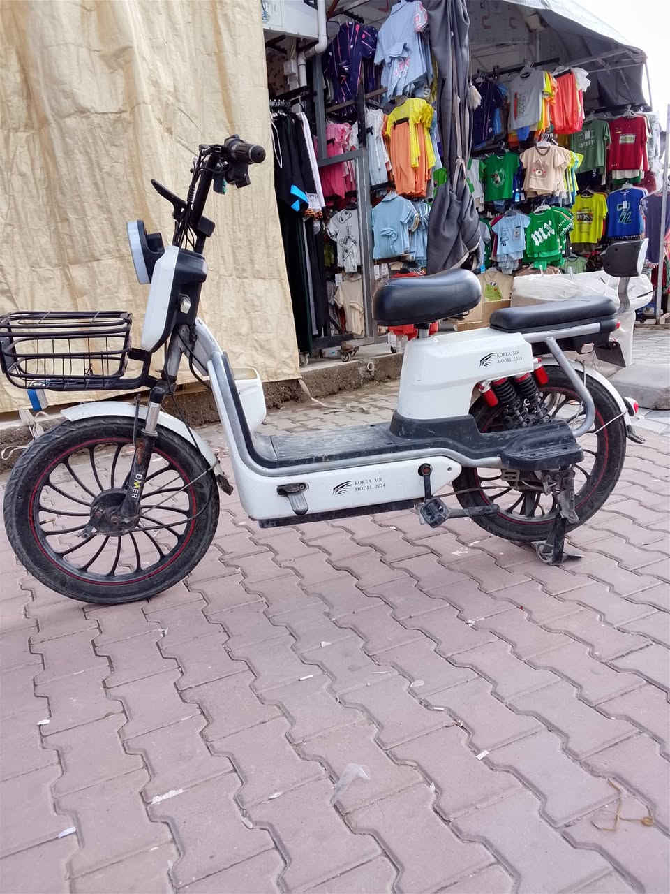 سلام عليكم دراجه شحن للبيع موديل 24
مواصفاتها 
تشغيل بصمه 
مثبت سرعه 
5 بطاريات جدد
بصمات 2
شاحنه جديده 
كهربائيلت شغاله كلها 
السعر 340
هاتف ***********
ديالى /بعقوبه/ التحرير
