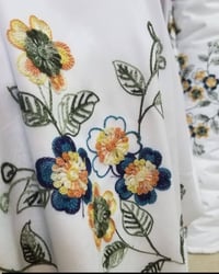 قطن ١٠٠٪ • خامة ثقيلة • تطريز مغربي