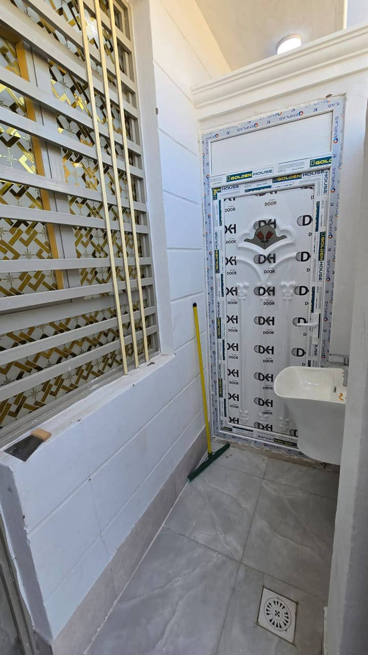 بيت للبيع مساحه 50 متر طابقين طابوق طابو زراعي قرار محكمة سند 25 خدمات كامله العنوان كربلاء حي ذوالفقار يصلح حسينية او سكن السعر على الخاص الاستفسار على الرقم ***********
