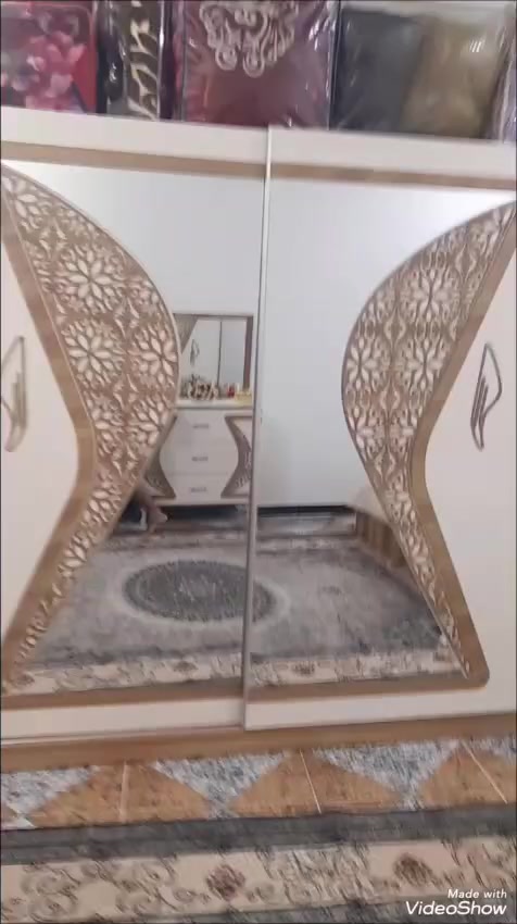 غرفه اخشاب مستخدمه قليل 
للبيع 
الهاتف :***********
