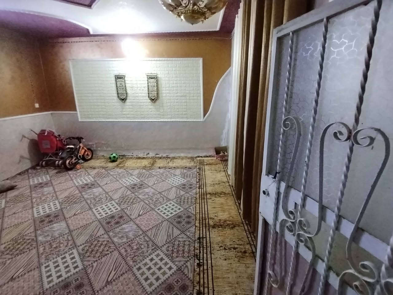 بيت 150 طابو صرف حي العسكري طابقين اربع غرف نوم هول استقبال مطبخ كراج سعر مناسب 98 بي مجال ***********
