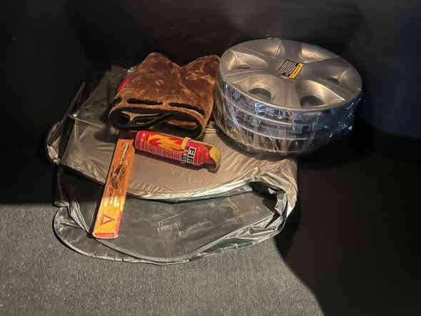 نيسان سني
موديل 24 
ماشي 6 الف 
تحكم استيرن 
حساس خلفي 
كامره 
محرك 1500
شاشه 
اشاره بلمرايه
جنح خلفي 
قطعتين تبريد 
اربع جام كهرباء 
رقم اربيل بسمي 
مكفوله من صبغ او تبديل بيه بارد باب صدر
مكان سياره بغداد نفق الشرطه 
تلفون ***********
