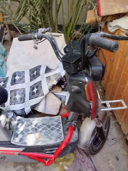 دراجه ريان موديل 2024
الله يجفيكم شر الحوادث
سويت بيهه حادث وصلحتهه
نقصهه بطاريات وشوي ترتيب 
عفتهه وانتركت
بس تخبل
سرعتهه 50 حقيقي
رايدهه ب150 وبيها مجال
مكاني بصره مطيحه
*********** البصرة
