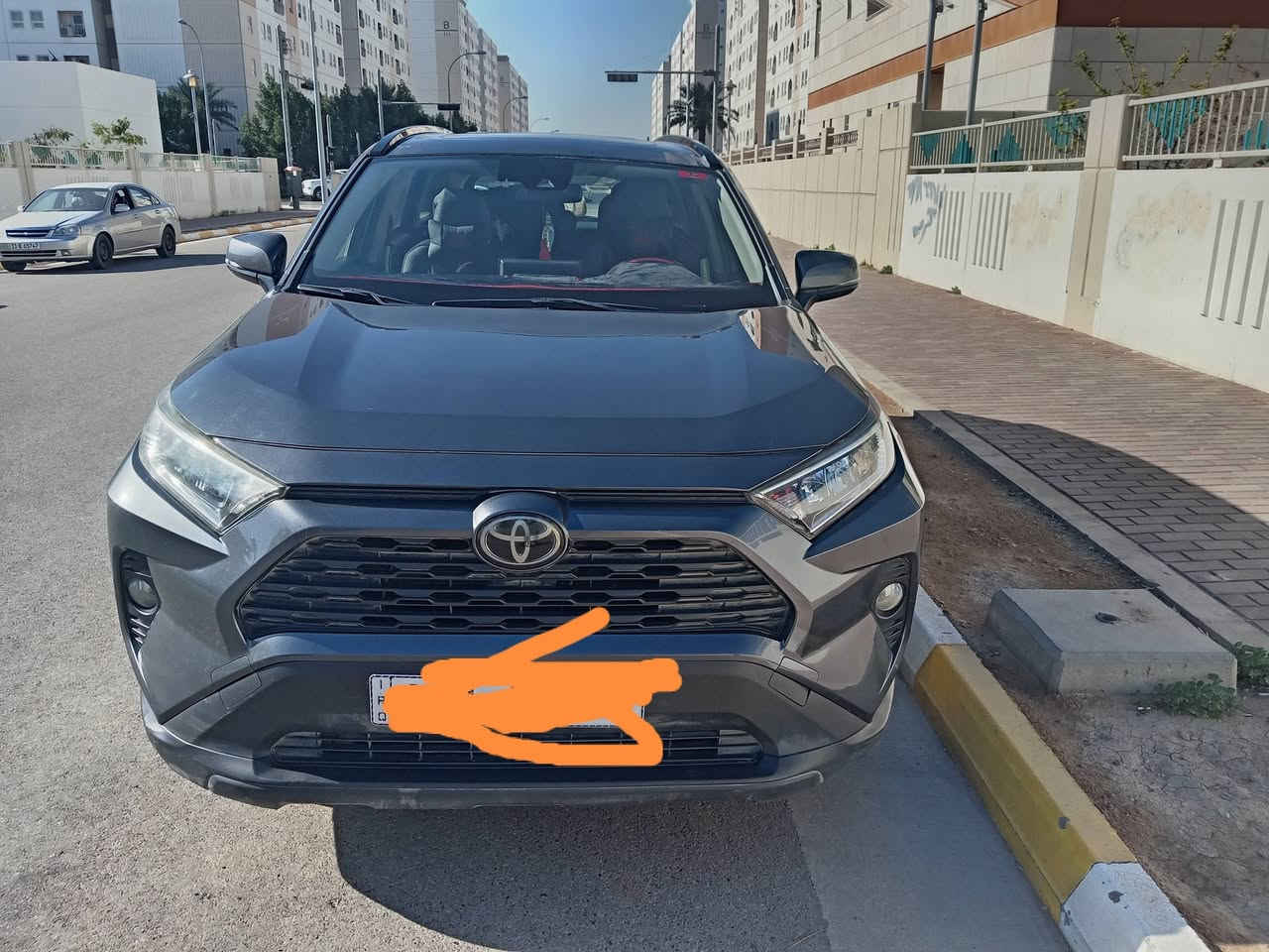 سيارة راف فور موديل 19 xle حادثه بابين رقم بغداد السعر 190  او مراوس براف فور هايبرد ***********
