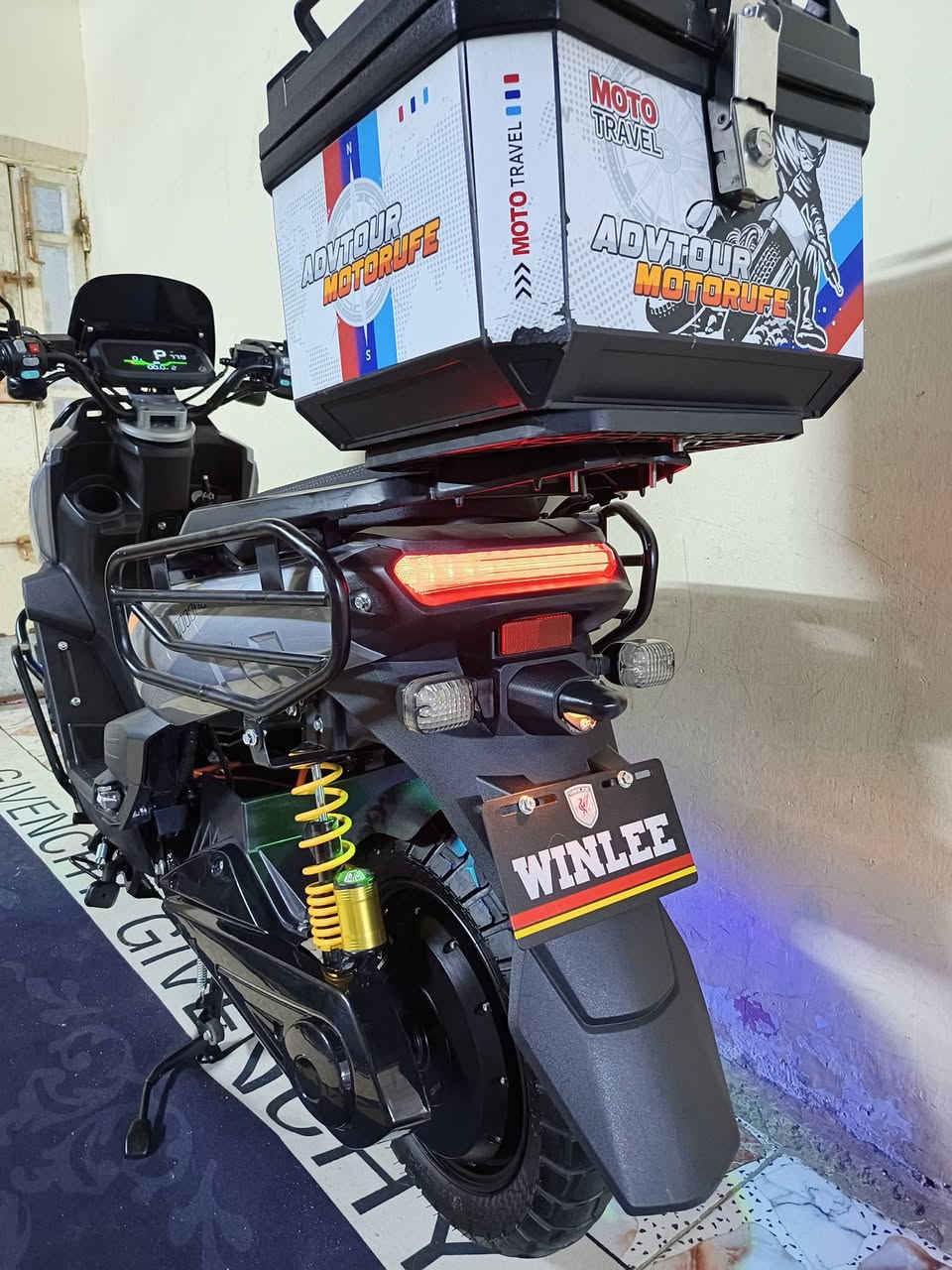 السلام عليكم ورحمة الله وبركاتة...
دراجة اباتشي Winlee الأصلي باب الاول موديل 2025بعدة جديدة لوك اخت الزيرو مكفولة من الشخط 

ملف 3000W  حقيقي

6بطاريات مسطرة حجم 40امبير عاكس چراڤين Winlee

72V

4تحويلات سرعeco... Normal... Draeve... Sports 

السرعة 100حقيقي وشرط الفحص عل ويز

نظام البكRالرجوع الى الخلف

نظام الباركp

نظامTsc صعود منحدرات

مانع انزلاق

مسجل بلوتوثmb3

تشغيل سويج+ بصمة +كارتNFC+جهاز الانذار وقفل الامان

لايت زنون عالي ناصي... سكن لايت لد حلقي... نشرات متغيرة الوان... سطاب لايت شمعة مسطرة... دبل اشارة... اشاير يمين يسار... هورن

شاشة تاب ديجيتال  نظام تحديد الأعطال والتنبيه

تايرات جبلي حجم الجبير

بريك امامي خلفي دسك هيدروليك نظامAbs

طلاعات جانبية للراكب الخلفي

شاحن ذكي نظام قراءة نسبة الشحن والفصل الذاتي عند امتلاء البطاريات بلشحن

دبلات خلفية غازية تحكم تعلية وتنصية

مساحة تخزين واسعة +جنطة خلفيةGS

السعر مليون و150 ألف وبيهة مجال للشراي

العنوان العطيفية قرب مستشفى الكرخ او جسر الصرافية

رقمي *********** الشراي يتصل
