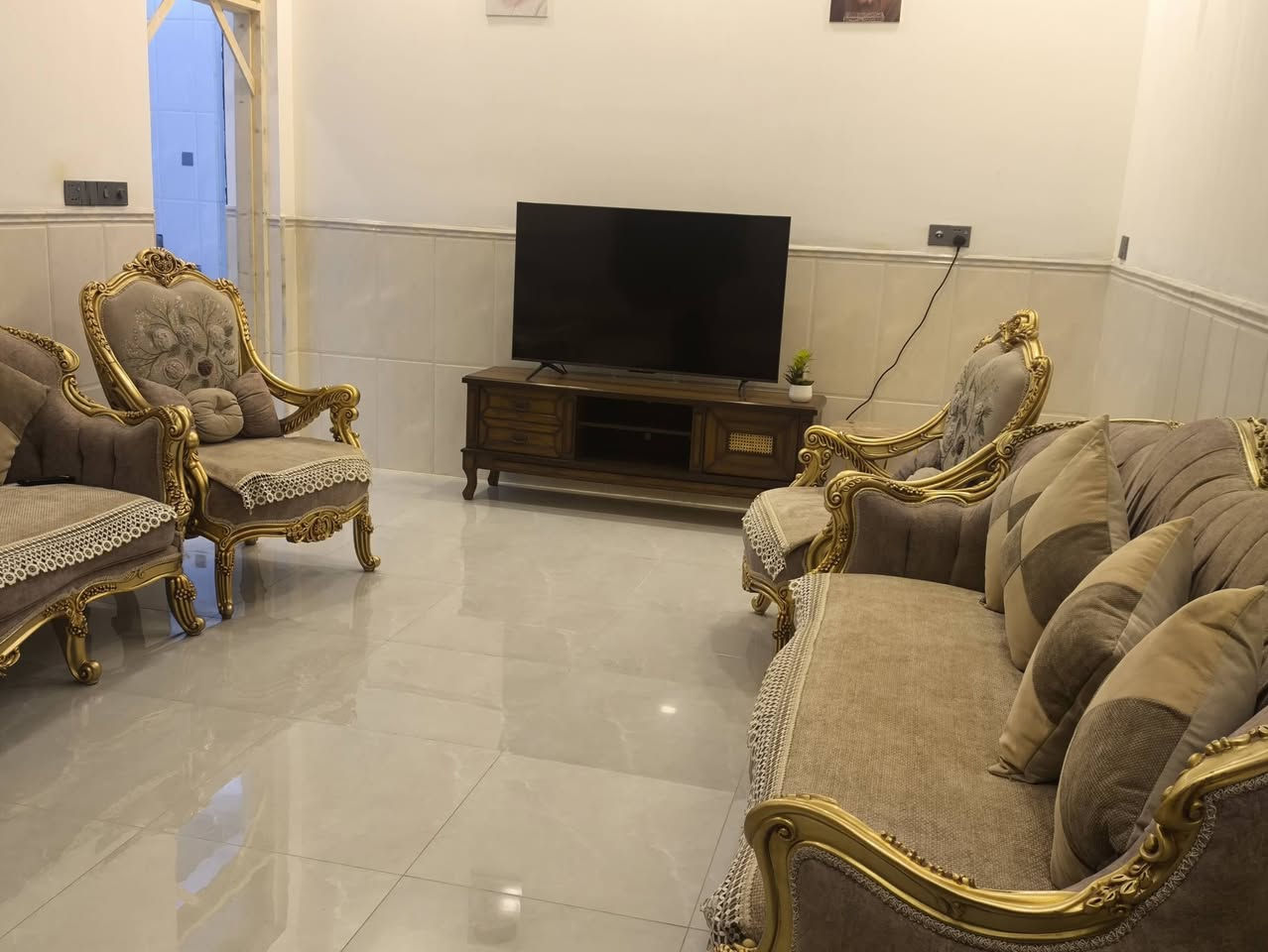 بيت للبيع الخطيب الزراعي شارع خولة المساحة 100متر رقم الهاتف ***********
