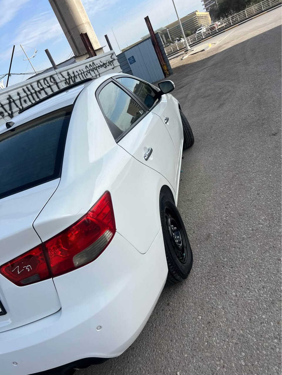 السلام وعليكم كيا سيراتو 2013 خليجي فول مكينه كير تبريد كله جديد بيها جاملغات الخلفيه صبغ وقبق الصندوك مبدل مكانها البصره 98 وبيها مجال قليل كلش مكانها البصره *********** البصرة, العراق
