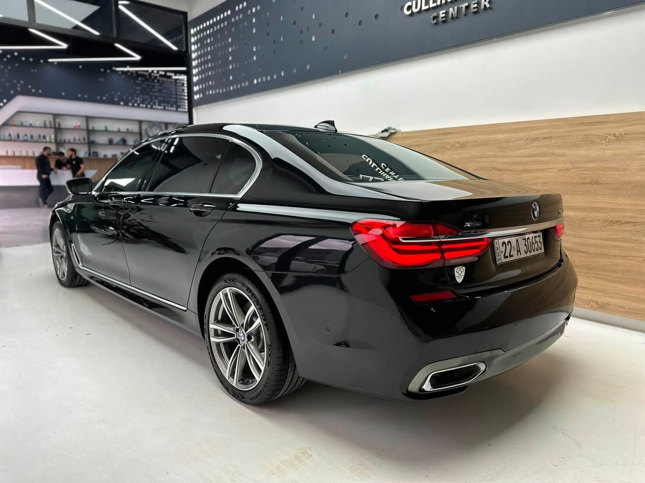 🚗 للبيع BMW 740Li موديل 2018
🔥 M باكج أصلي
💎 مواصفات فوول حقيقي مو سوالف سوك
بصمة + ايباد مال سيارة تحريك السيارة عن بعد

✨ حالة السيارة:
✔️ نظيفة جداً وما تحتاج أي مصروف
✔️ بدون صبغ نهائياً
✔️ بدون حادث
✔️ بعض ملاحظات بسيطة جداً
✔️ كلشي بحالة الوكالة والفحص مفتوح

⚙️ المواصفات:
🚘 BMW 740Li 2018
🔋 محرك 6 سلندر تيربو 
⚙️ مكنية وكير كفالة

🏁  M (العجلات تتحرك مع الاستيرن)
🌌 سقف كنتارا أصلي شركة
نظام جكات السيارة تصعد وتنزل بشكل اوتماتيكي حسب الشارع

🪑 كراسي أمامية كهرباء + تدفئة (تدفئة منفصلة لكل جزء حتى الباب)
💺 كراسي M متحركة بالكامل (فول حركة ومفاصل)

📱 السيارة مربوطة مع BMW App وتشتغل على التطبيق كامل

🎬 شاشات خلفية
📲 آيباد خلفي تحكم كامل حتى بالكراسي الأمامية

💺 الكراسي الخلفية كهرباء + تدفئة + مساج

🪟 ستائر كهربائية
🚪 أبواب شفط 4 أبواب (Soft Close)

📟 داتا شو أمامي (Head-Up Display)
📷 كاميرات 360 درجة + رادارات كاملة

💡 ليزر لايت أمامي ذكي يتحرك مع الاستيرن + AUTO Mode ديناميكي
🌈 إضاءة داخلية Ambient Light BMW

❄️ تكييف أمامي وخلفي منفصل

هوك كهربائي خلفي

🛣️ الممشة : 210,000 كم تقريباً

💰 السعر: اتصل وتدلل

🧼 السيارة استخدام شخصي ومُحافظة جداً
📞 التواصل
***********
***********
