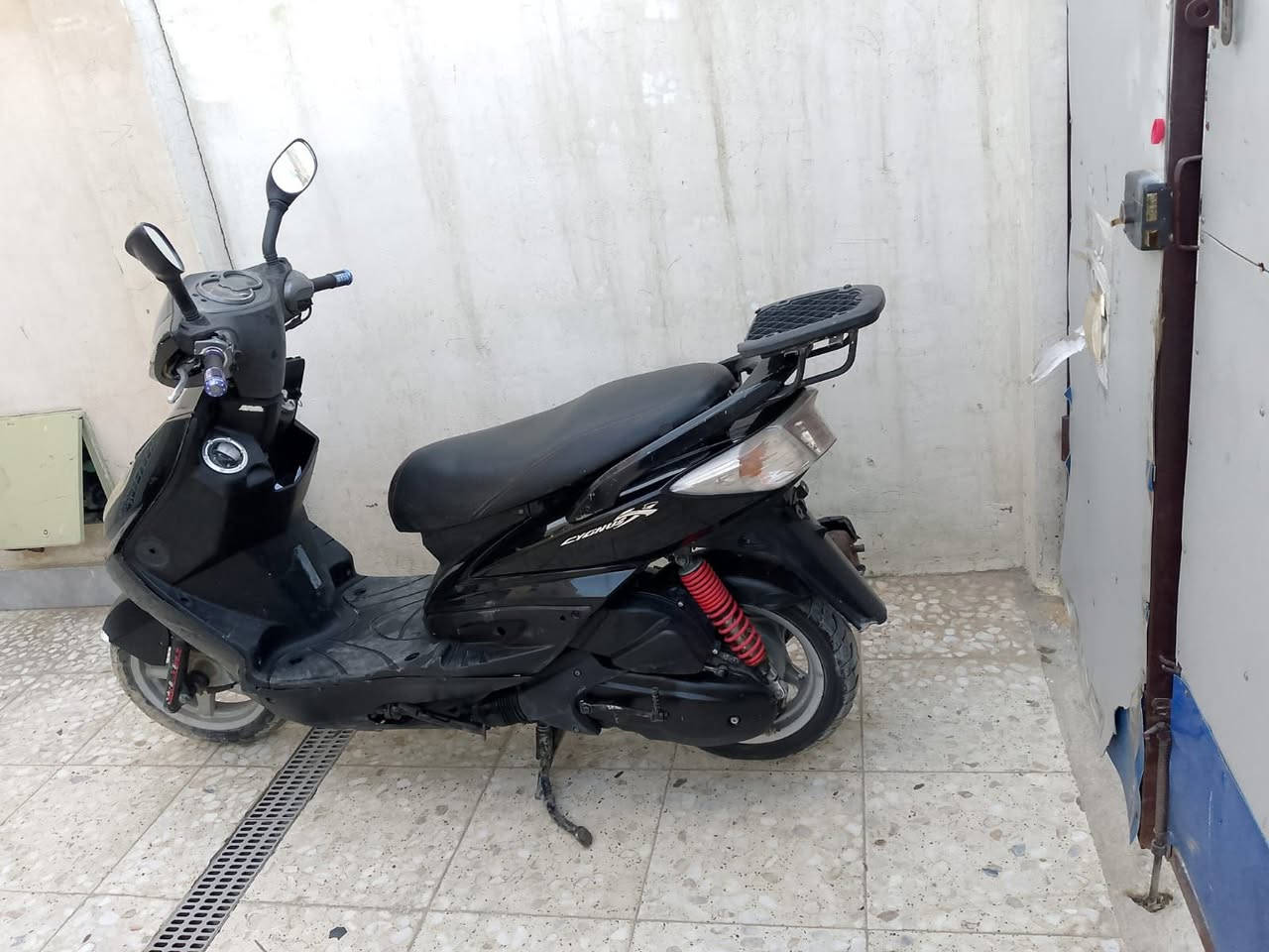 دراجه سكنس فحل نوزل سكليتر خطين ياباني ابلاديه مكفوله كفاله عامه مكينتها ابلاديه استان كهربائي نكره سلف هندر كهربائيات كلها شغاله اوراقها كامله السعر 650 العنوان الشعب التلفون ***********
