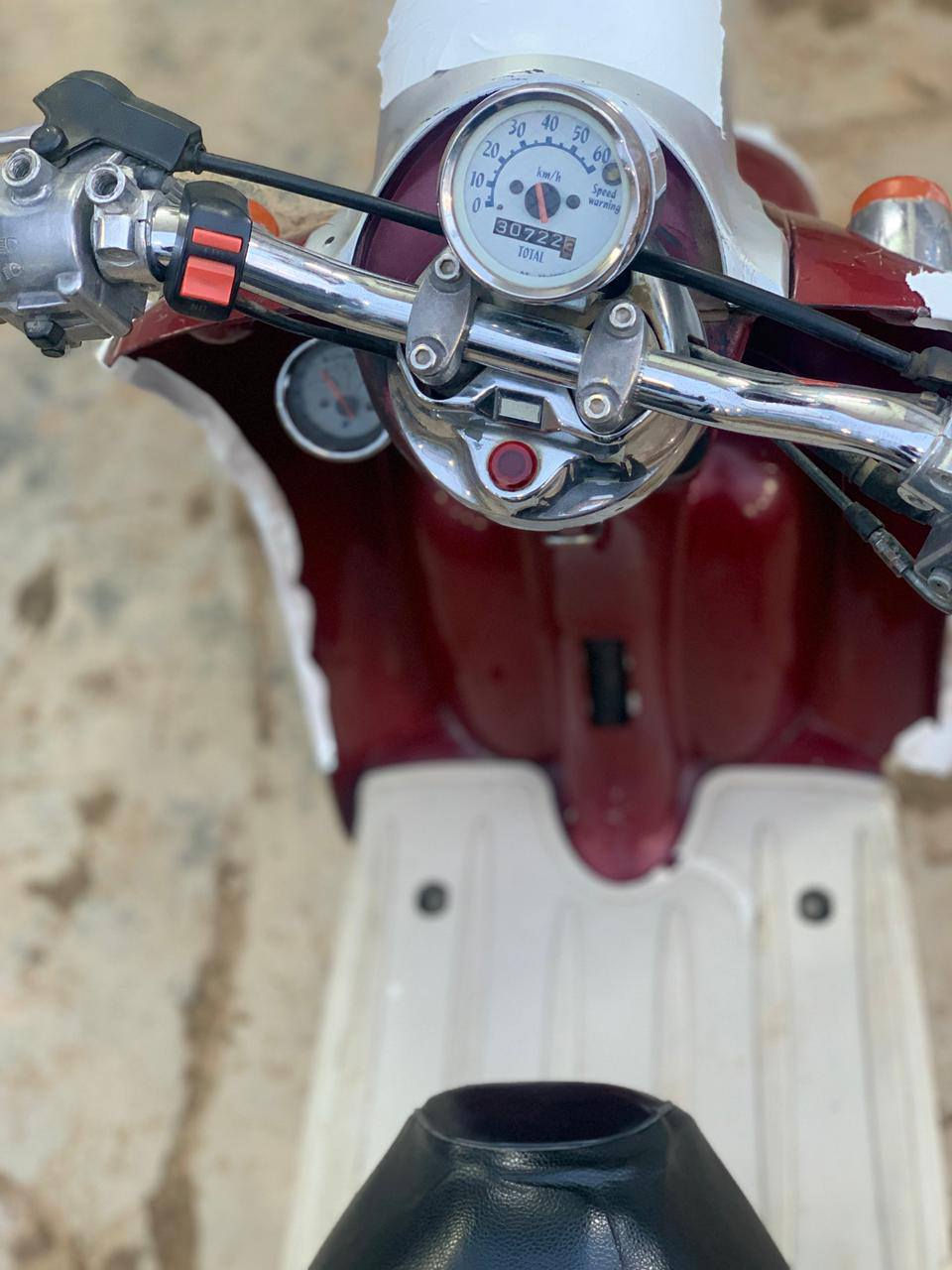 دراجه عبد الحليم  
نضفيه مثل ما واضح بل تصوير 
محرك ما مفتوح 
س ع ر 375وبيه مجال


**إذا كنت صاحب هذا الإعلان وتريد حذفه لأي سبب، رجاءا أرسل رسالة إلى الدعم الفني**