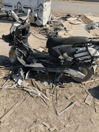 يا اللة دفع اللة ماكان اغضم دراجة للبيع نوع سكنس شحن حديث الدراجة جديدة ماخذهة بشهر السابع 1/7 يعني صار 6اشهر وبيهة ضمان شركة سنة ماخذهة من شركة فوجي بل صدرية ولاكن شاء اللة وصار حادث وياي الحمد الله الدراجة بيهة بس ضربة بل صفحة اليسرة فقط تايرات جدد لايت علي ناصي اشاير هورن كلة يشتغل يعني يراد بس كفرات الدراجة قيم واخذ رقم*********** العنوان شارع الجزيرة السياحية متواجد فيس ورقم واتس
