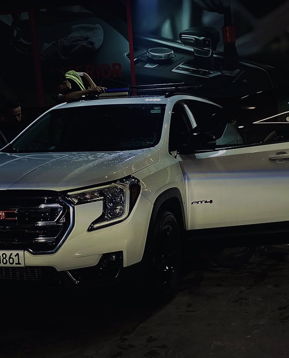 للبيع-  جمسي تيران AT4 
موديل 2023 فول 
مواصفات  بانوراما كشن تدفئه وتبريد رادار أمامي 
مكينه تيربو 1500 
بدون صبغ حادثها فقط سرقة چاملغ امامي ودعاميه وراجع بلادي 
سعر210وبيها مجال
الاتصال/***********
