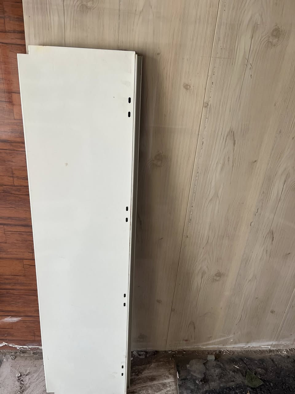 السلام عليكم رفوف جدارية نظيفة دبل دعامه من جوه تتحمل أوزان حتى ٦٠ كيلو  القياس ٢٥ *١٠٠ سعر الرف ٦ الاف العدد ٣٦ قطعة 
للتواصل ***********
